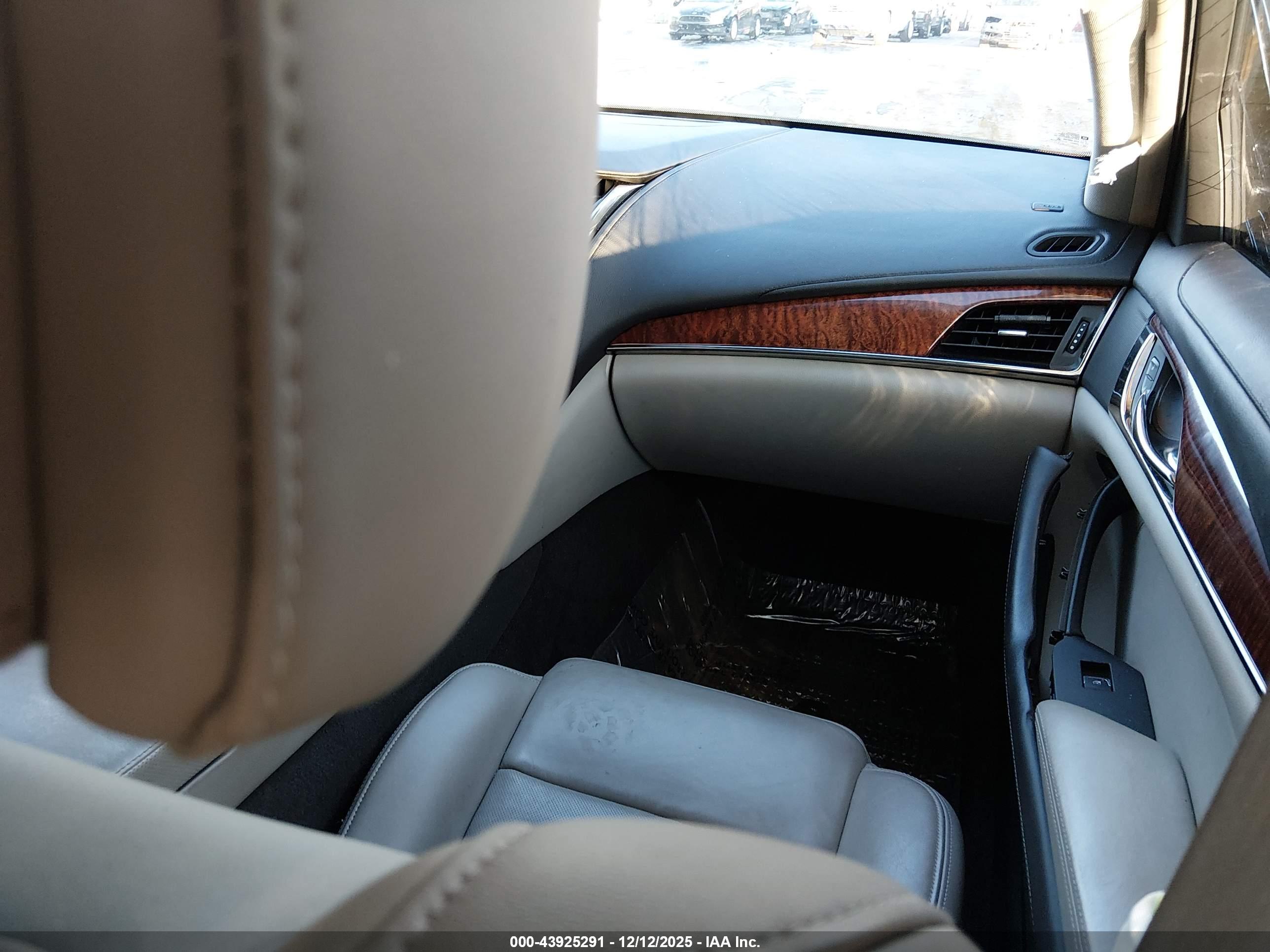 CADILLAC CTS image 5