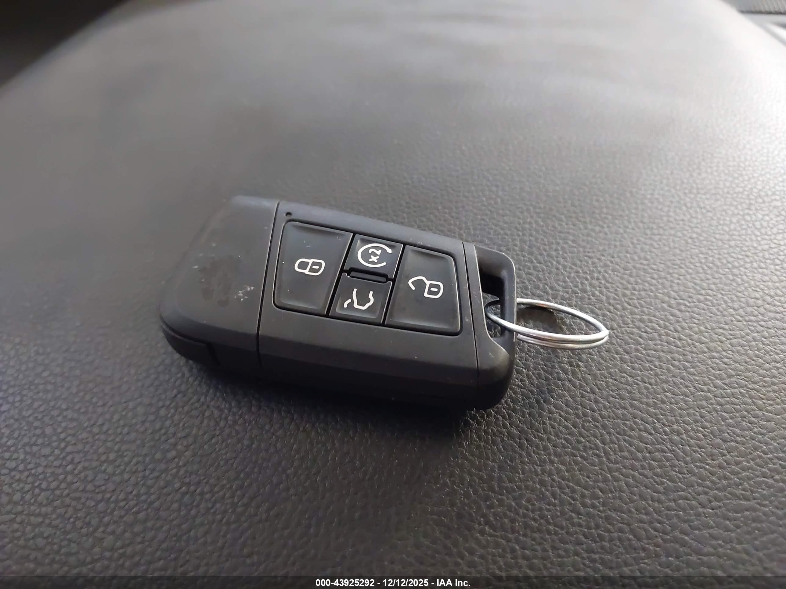 VOLKSWAGEN TIGUAN image 11