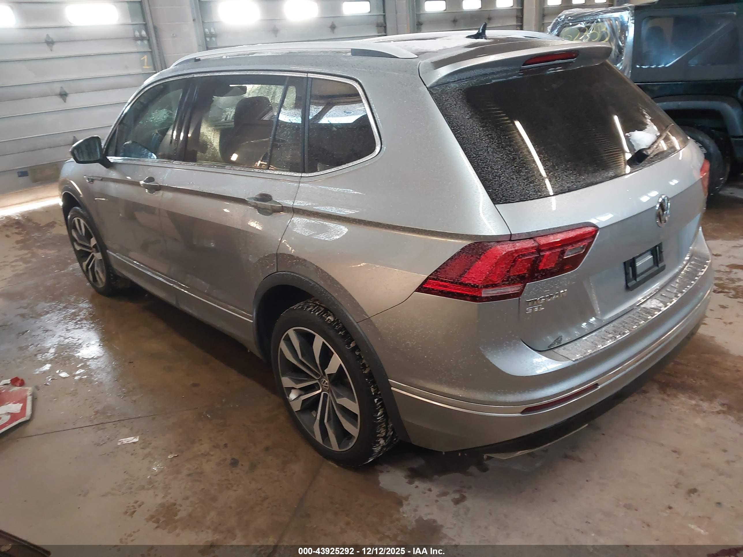 VOLKSWAGEN TIGUAN image 3