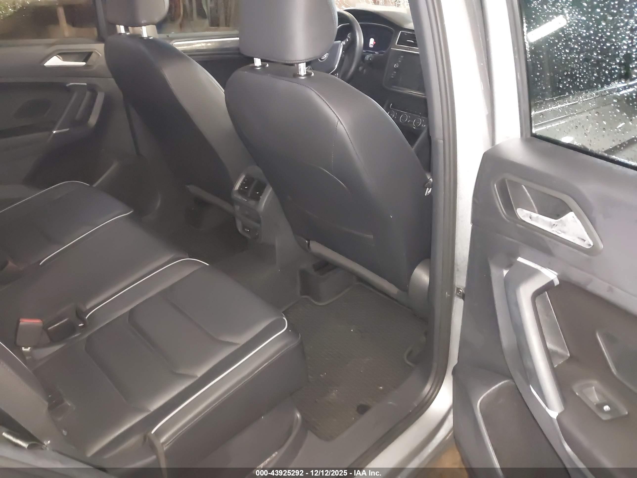 VOLKSWAGEN TIGUAN image 8