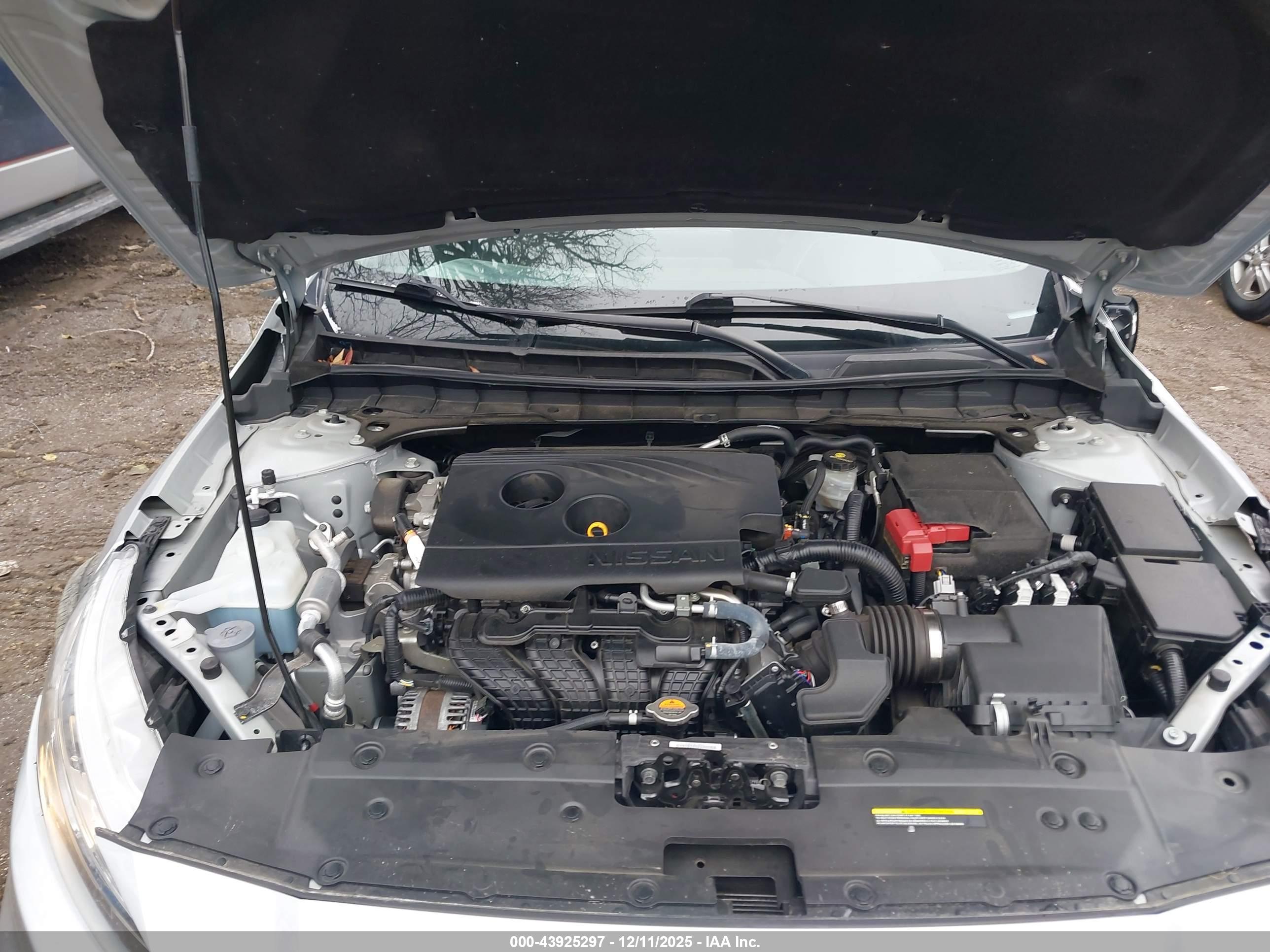 NISSAN ALTIMA image 10