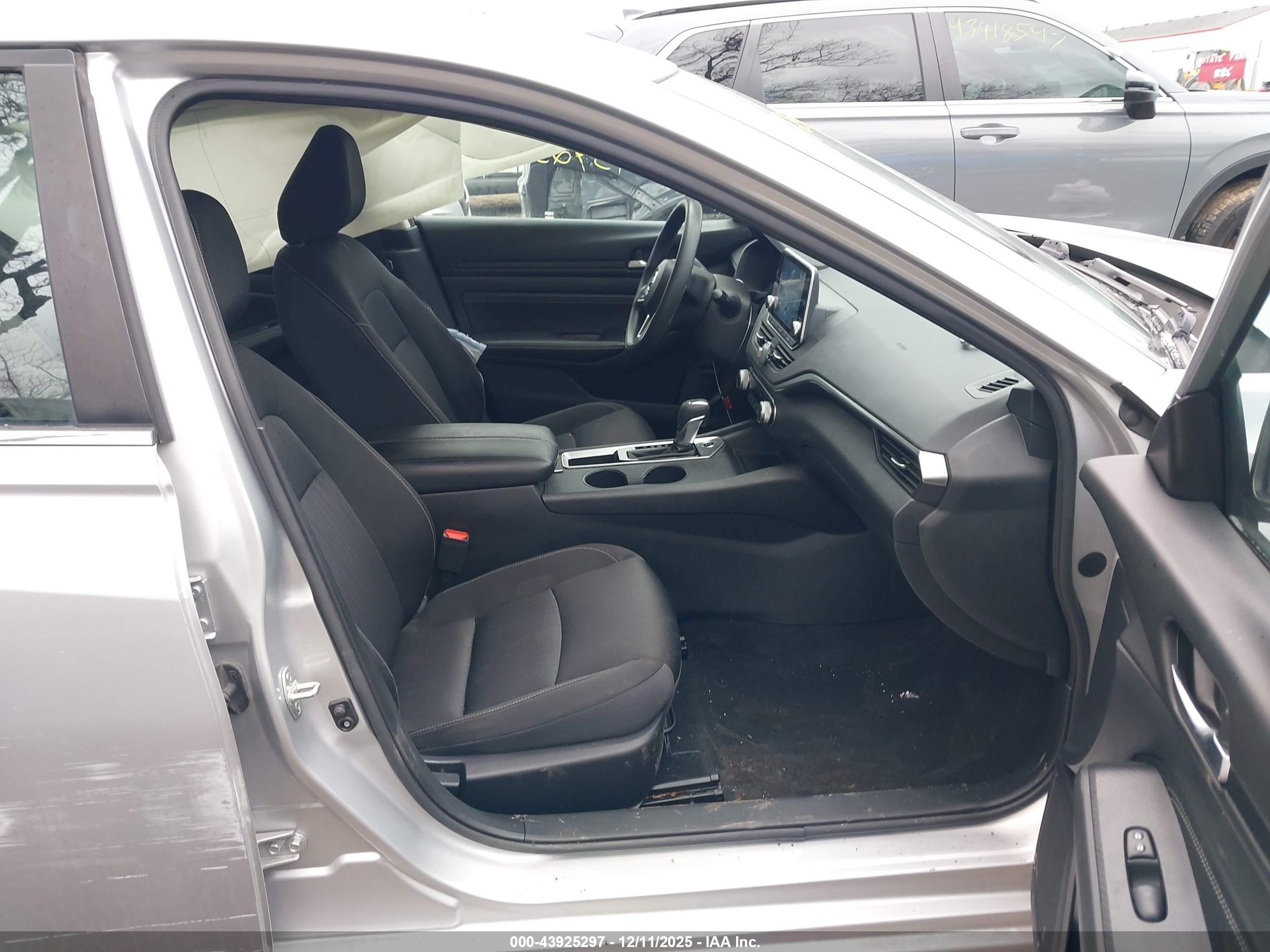 NISSAN ALTIMA image 5