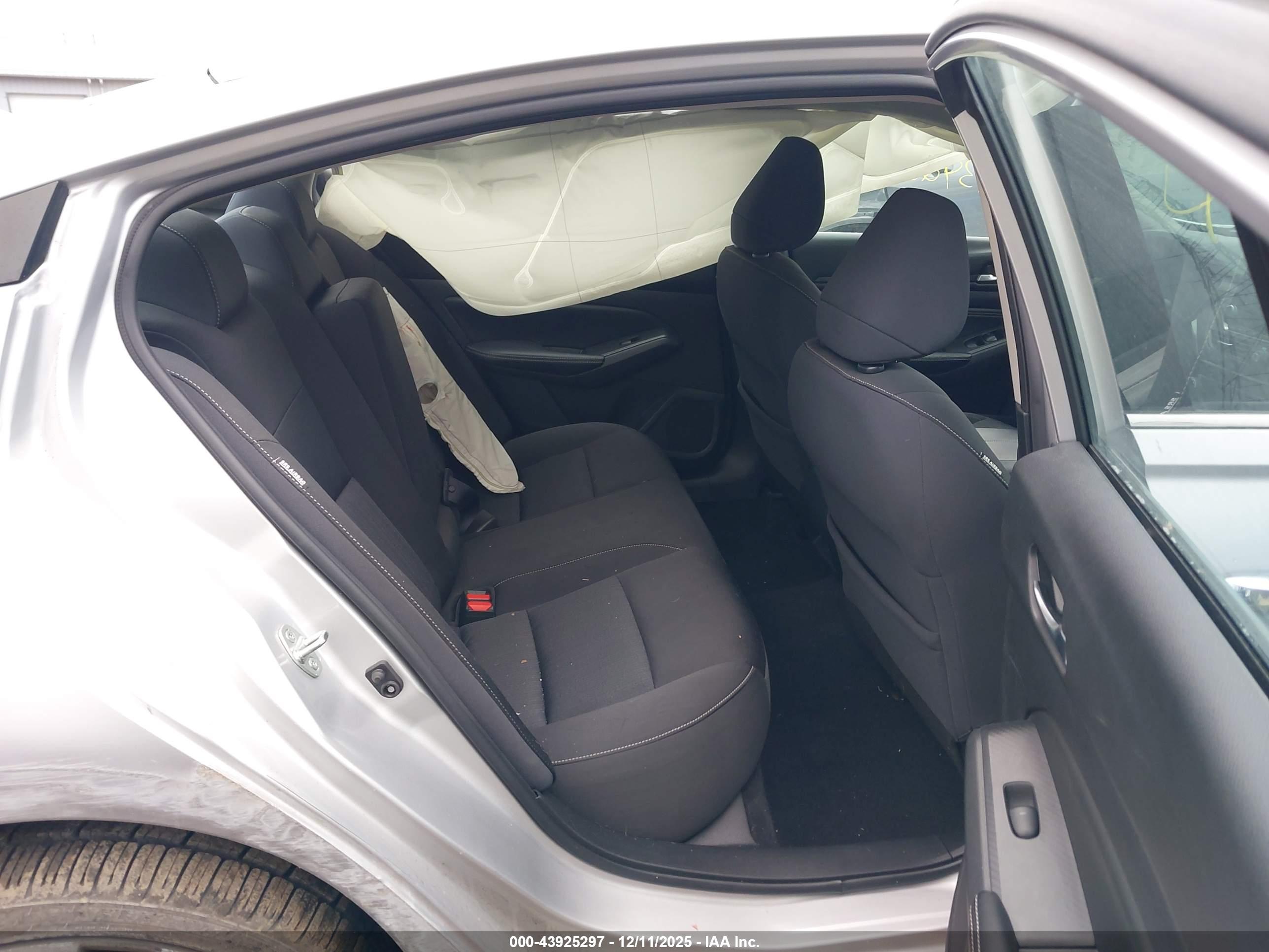 NISSAN ALTIMA image 8