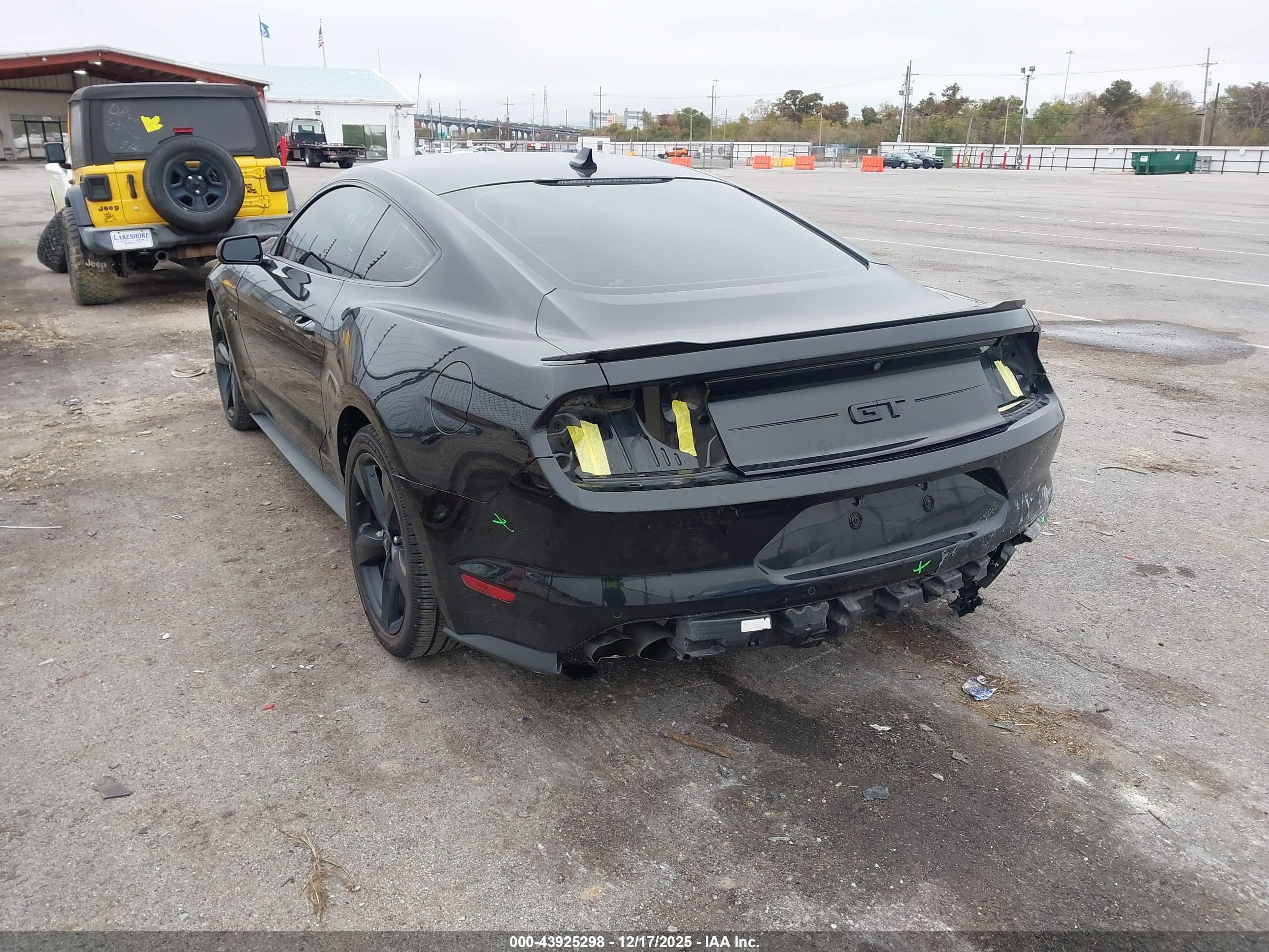 FORD MUSTANG image 3