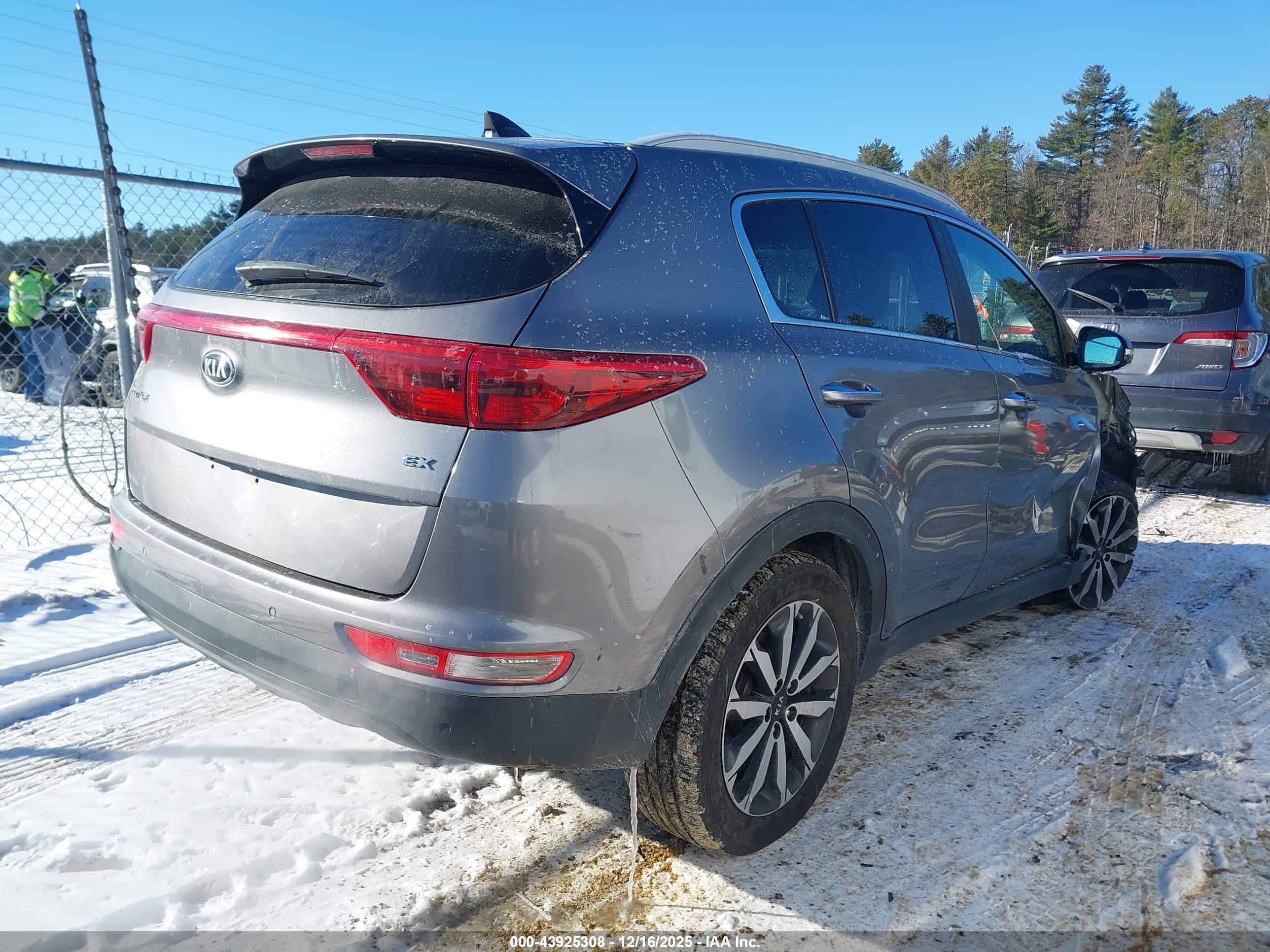 KIA SPORTAGE image 4