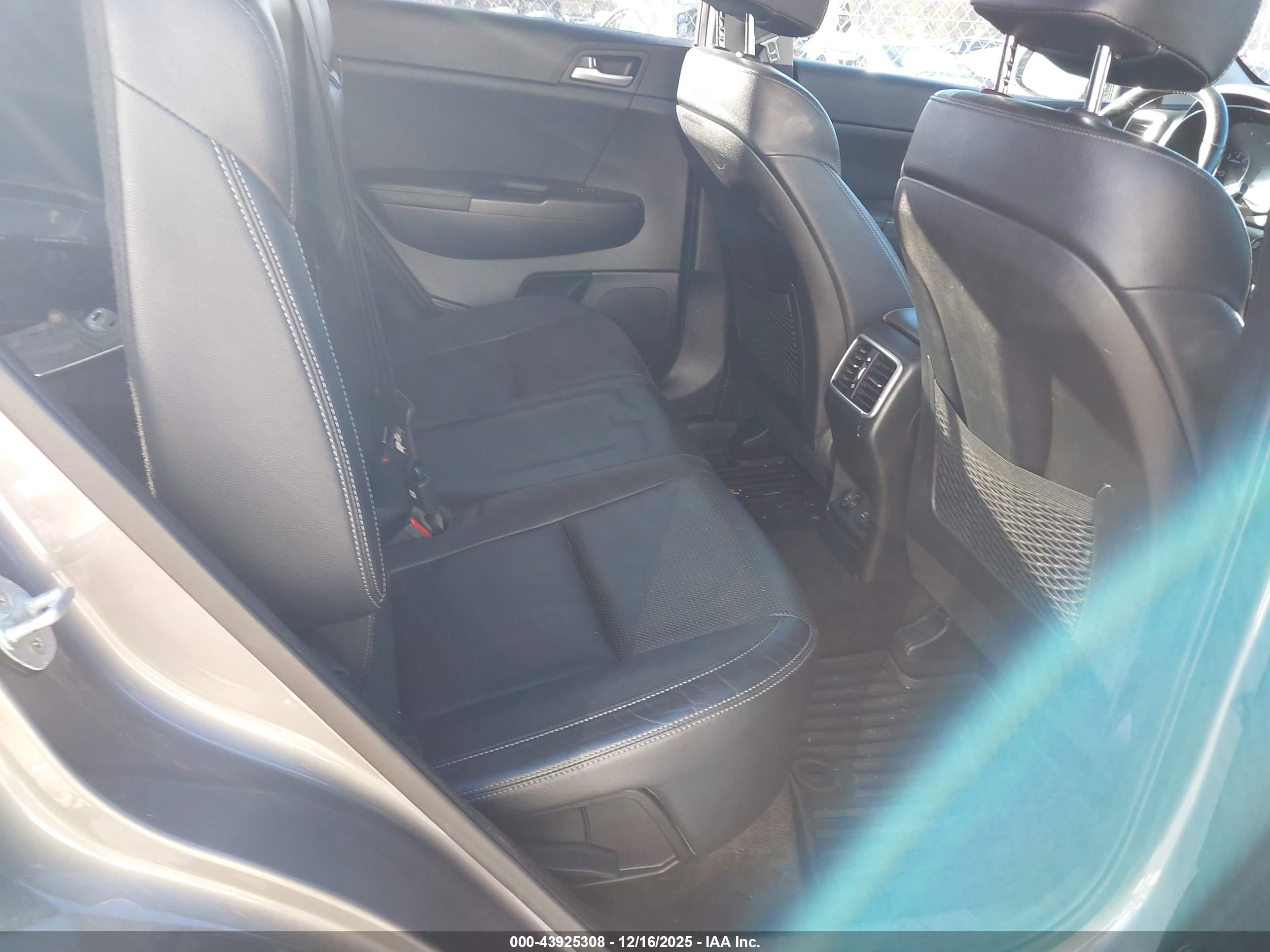 KIA SPORTAGE image 8