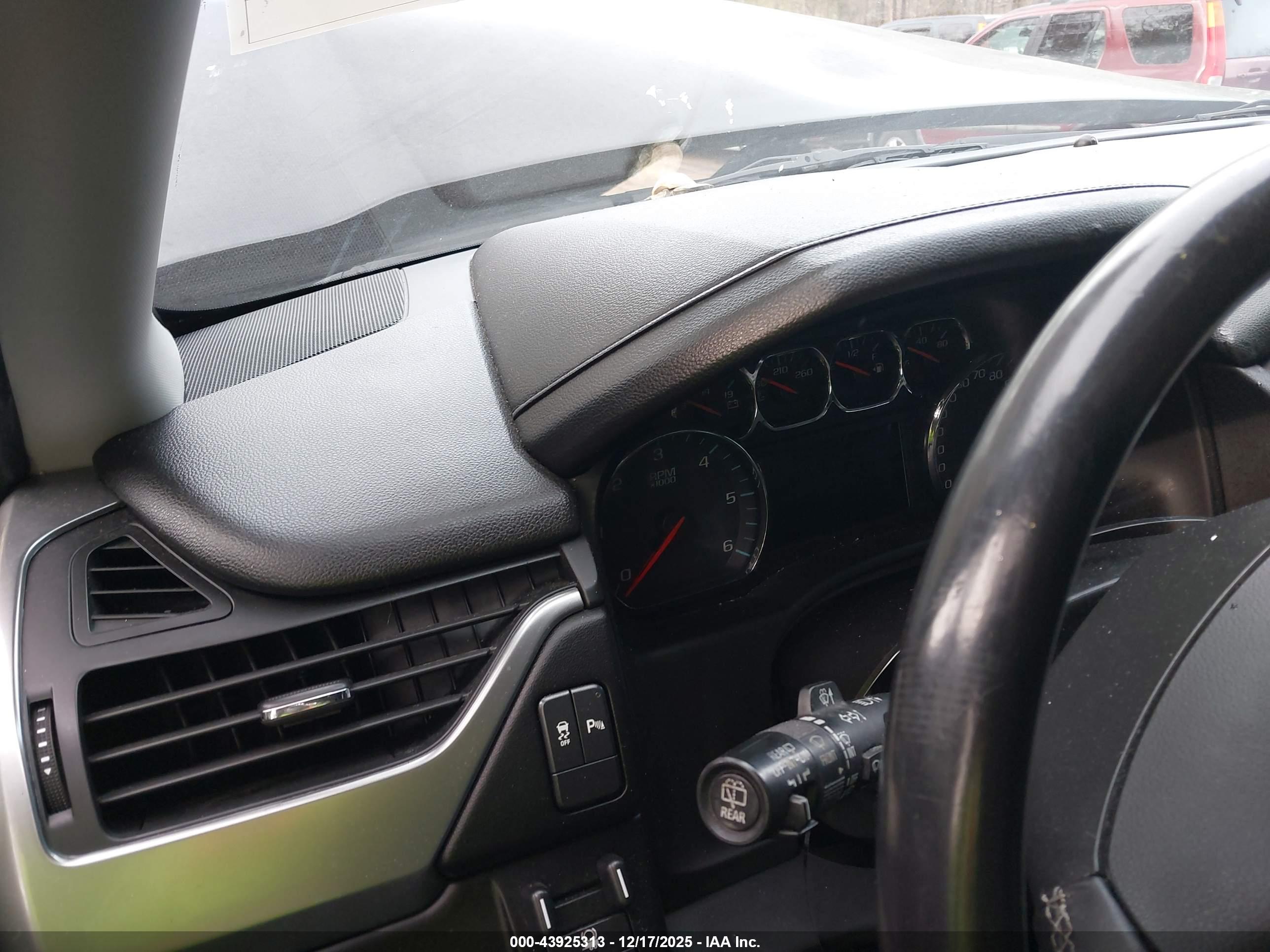 CHEVROLET TAHOE image 7