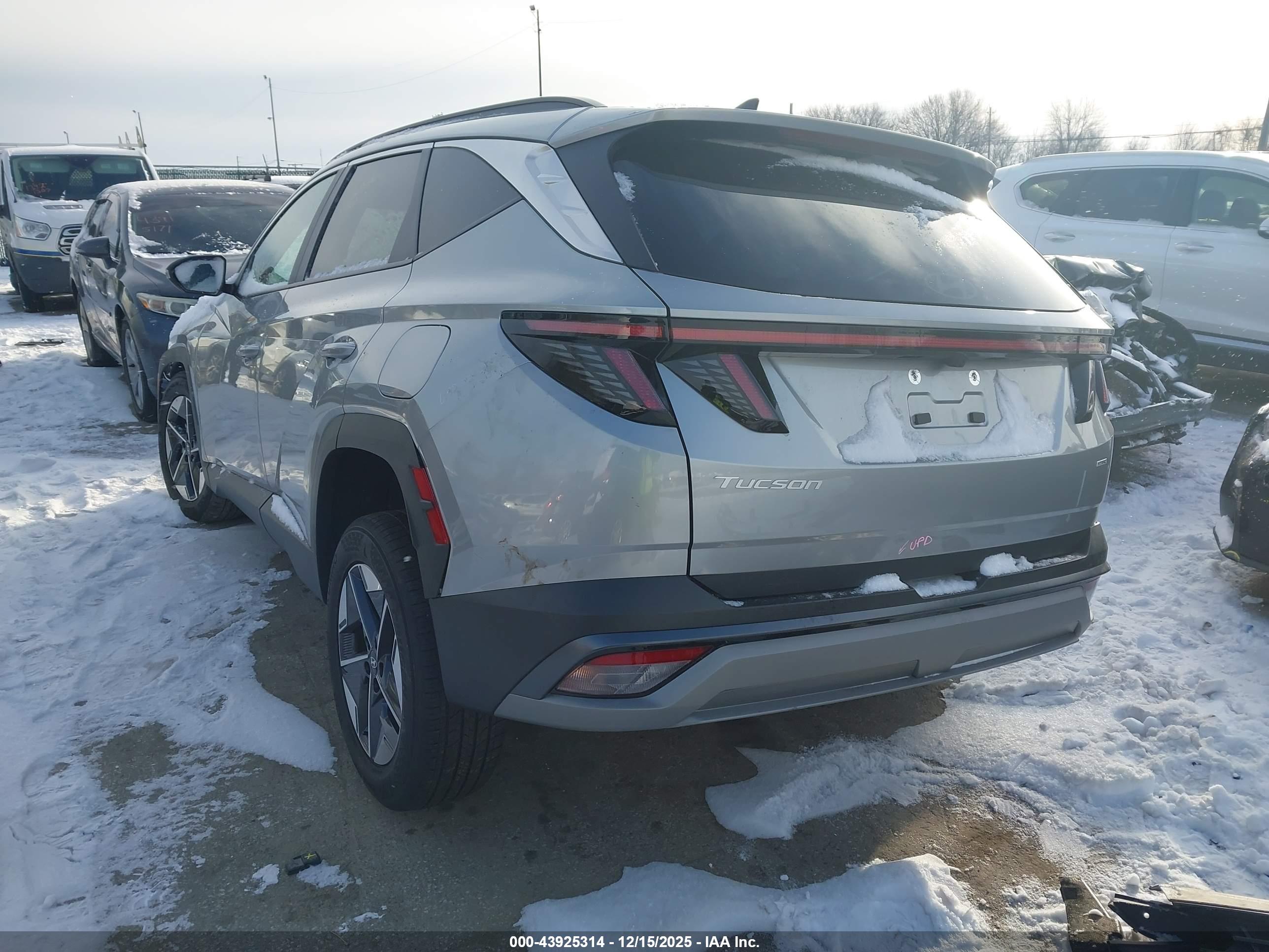 HYUNDAI TUCSON image 3