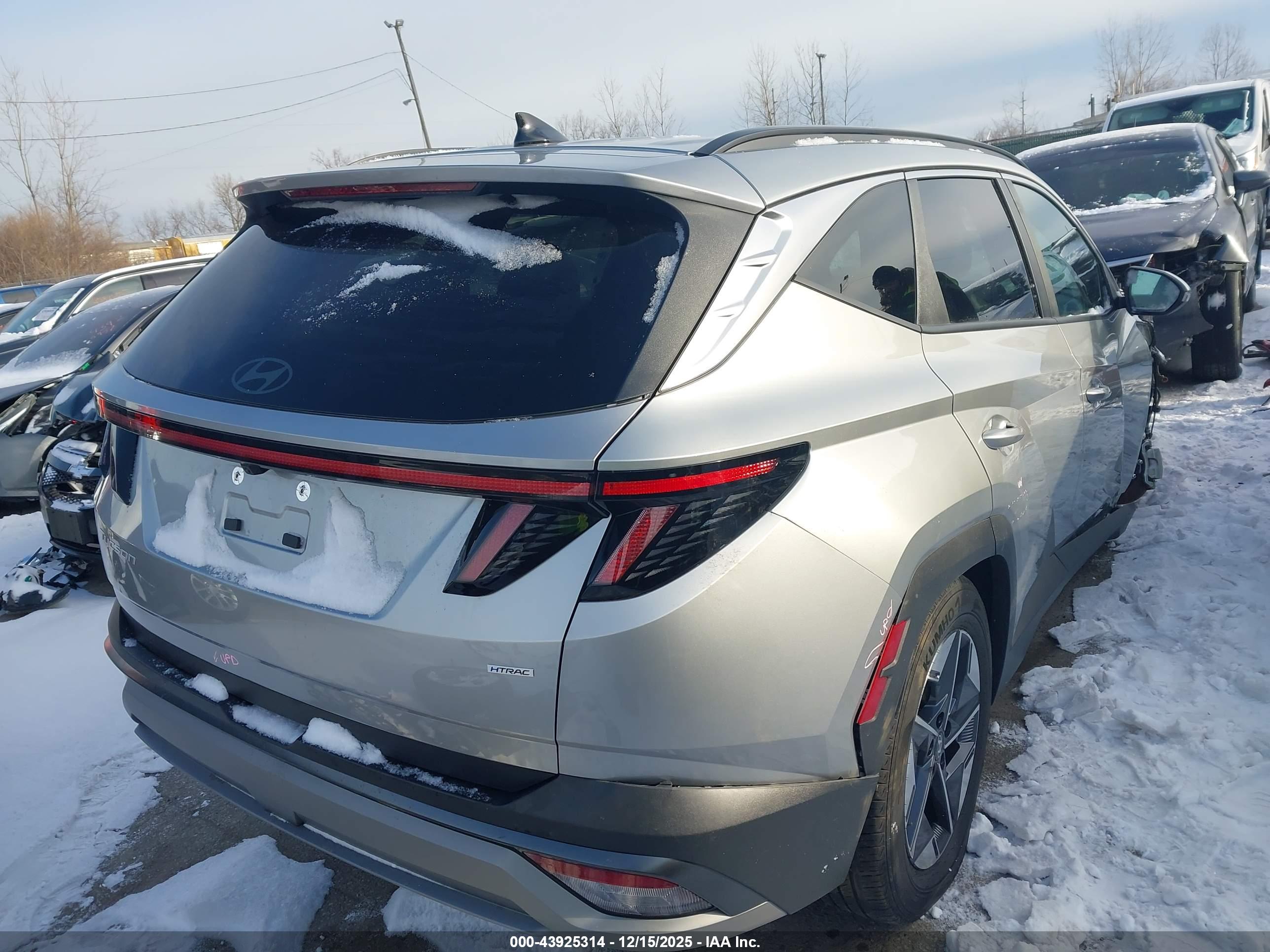 HYUNDAI TUCSON image 4
