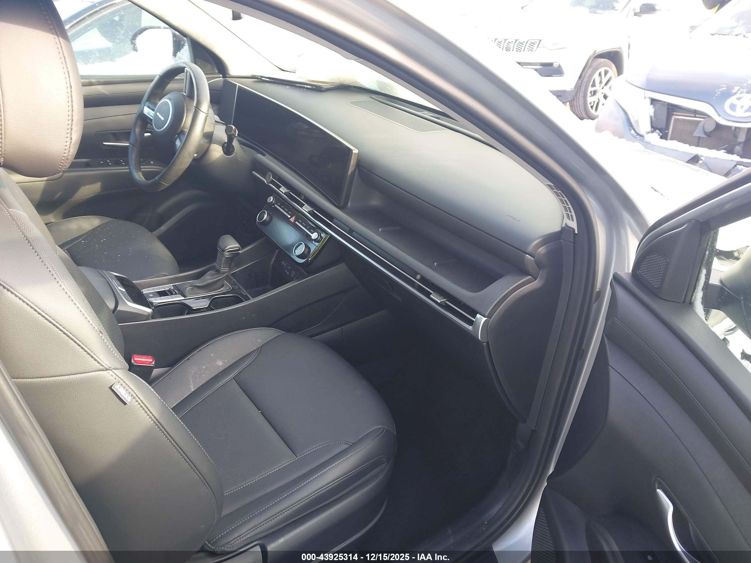HYUNDAI TUCSON image 5