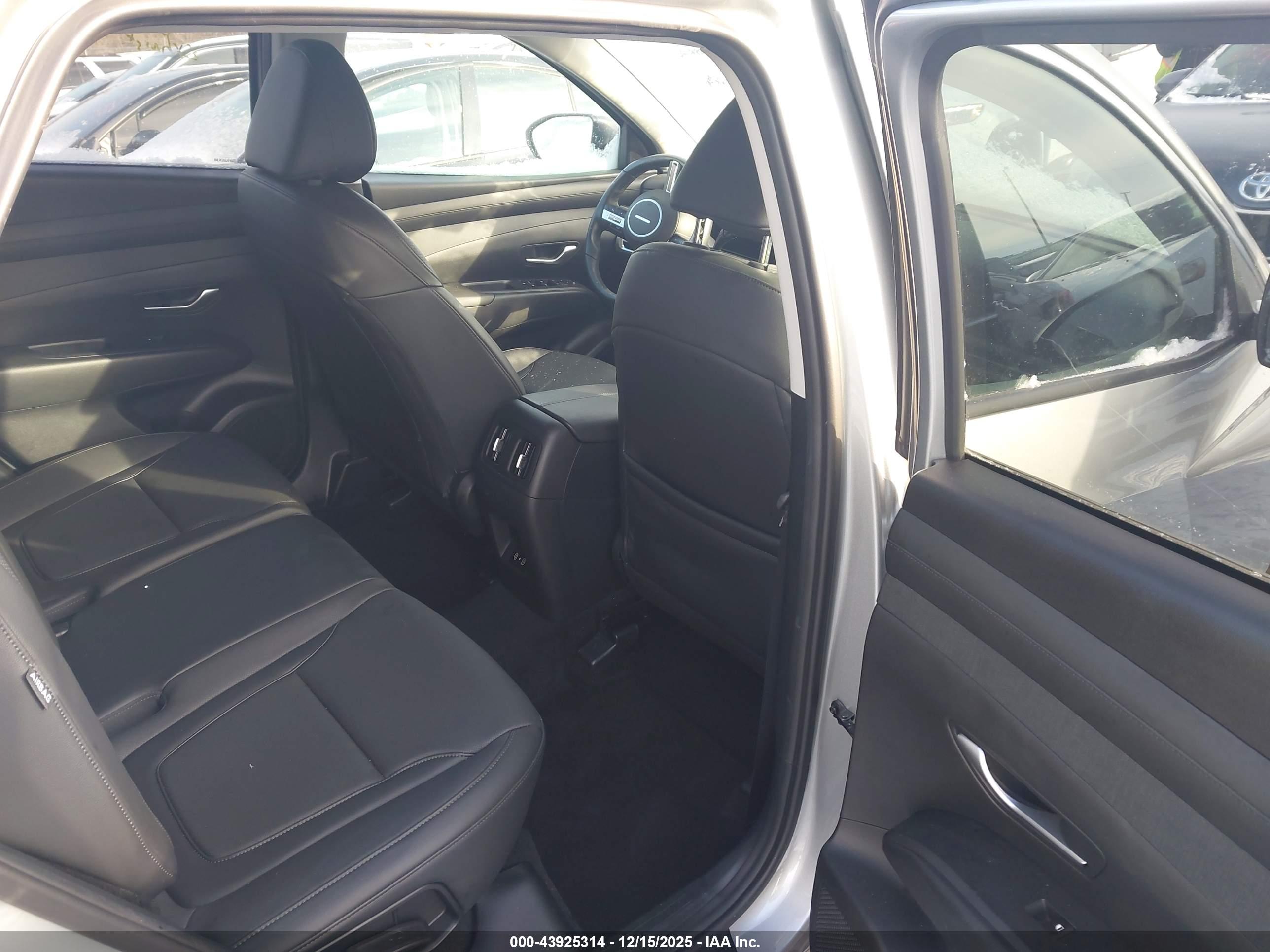 HYUNDAI TUCSON image 8