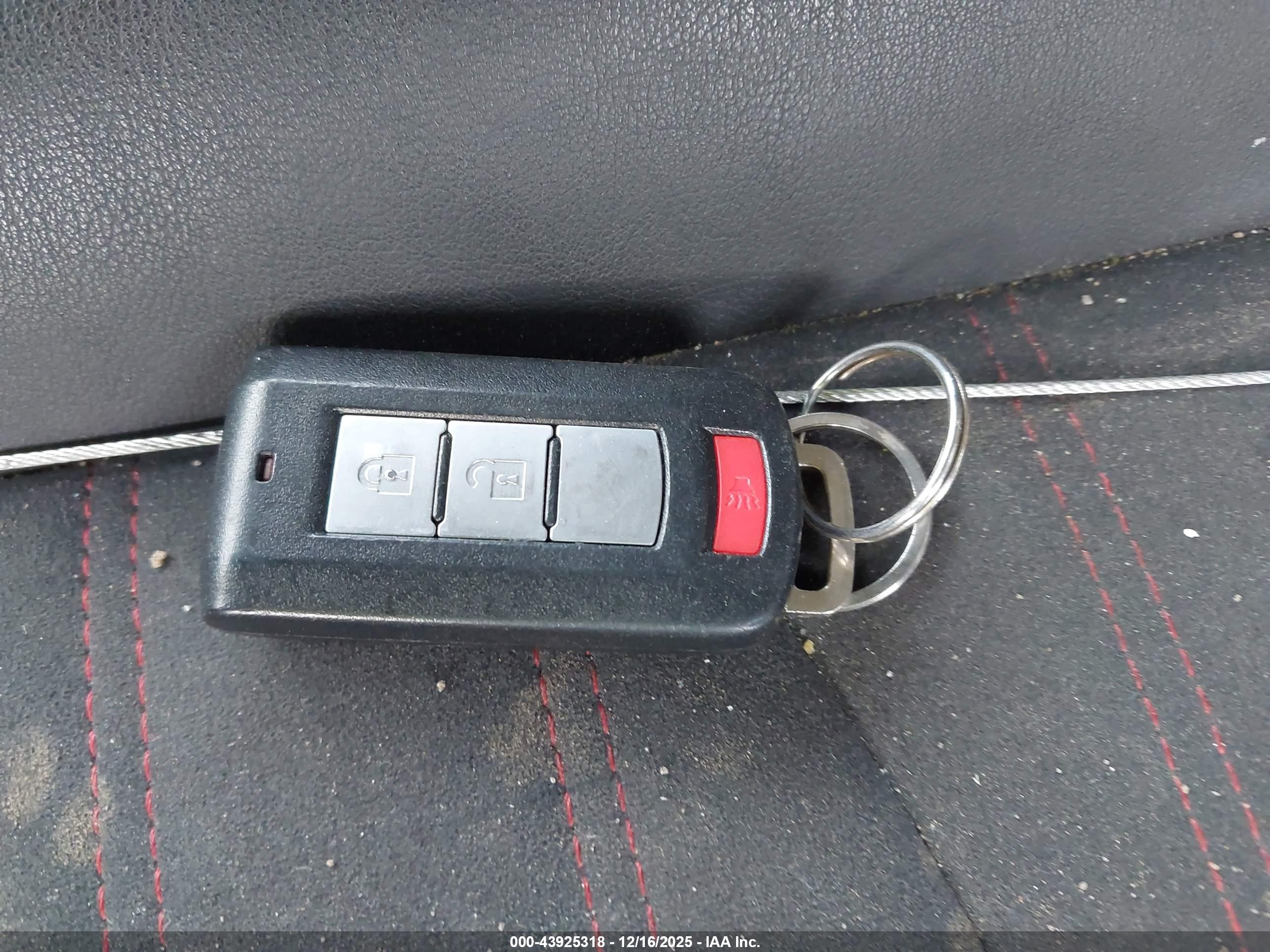 MITSUBISHI OUTLANDER image 11