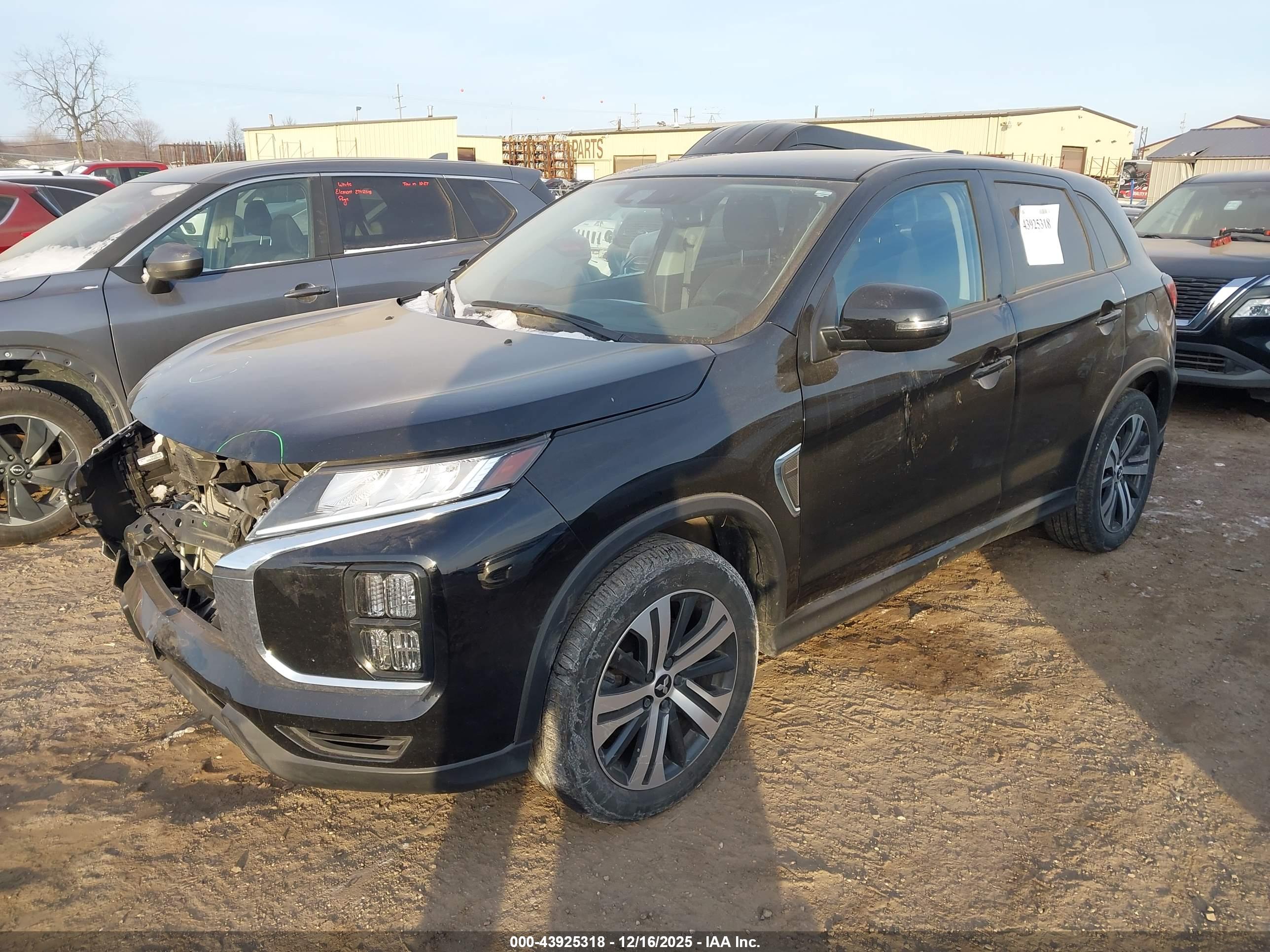 MITSUBISHI OUTLANDER image 2