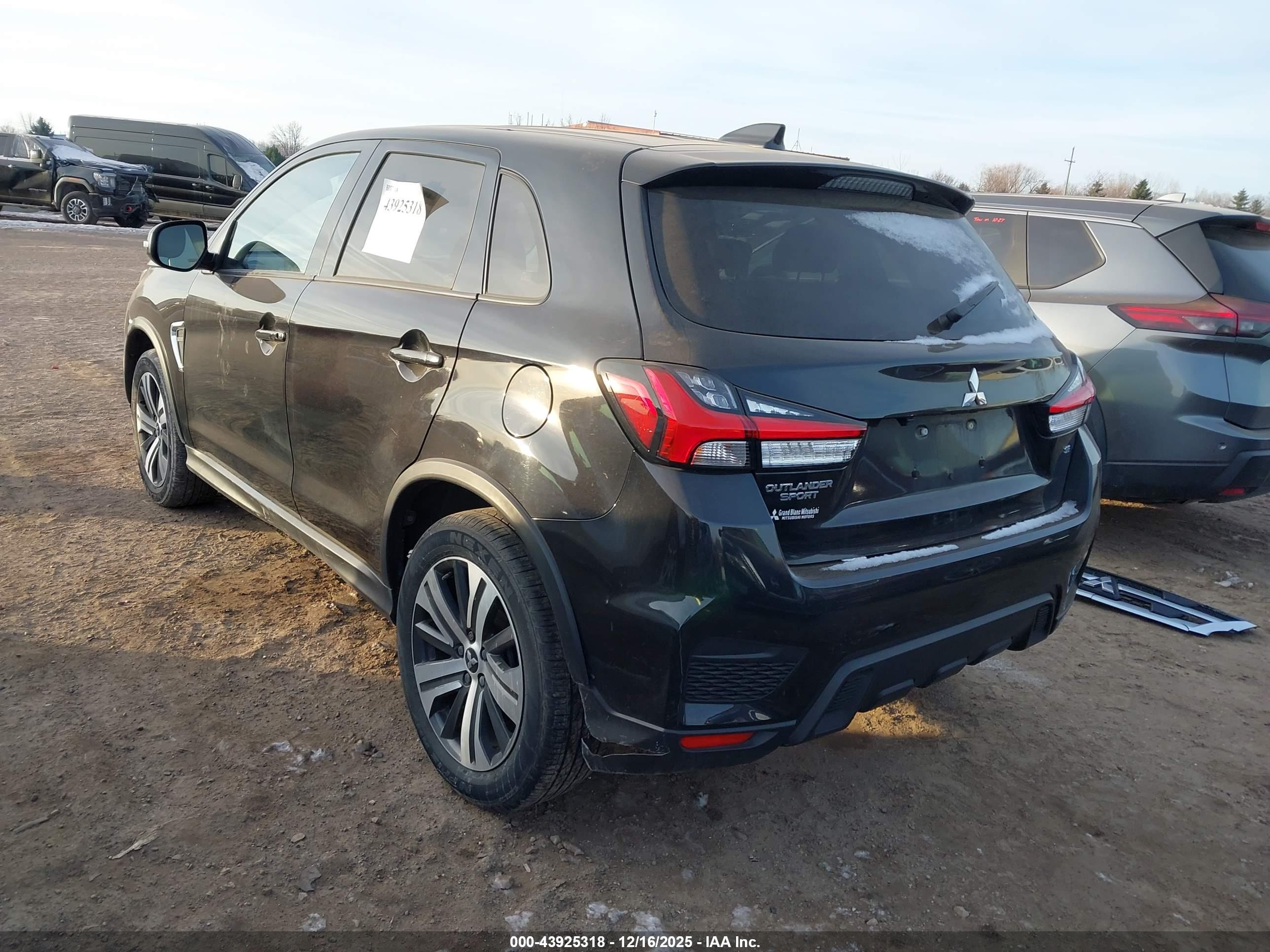 MITSUBISHI OUTLANDER image 3