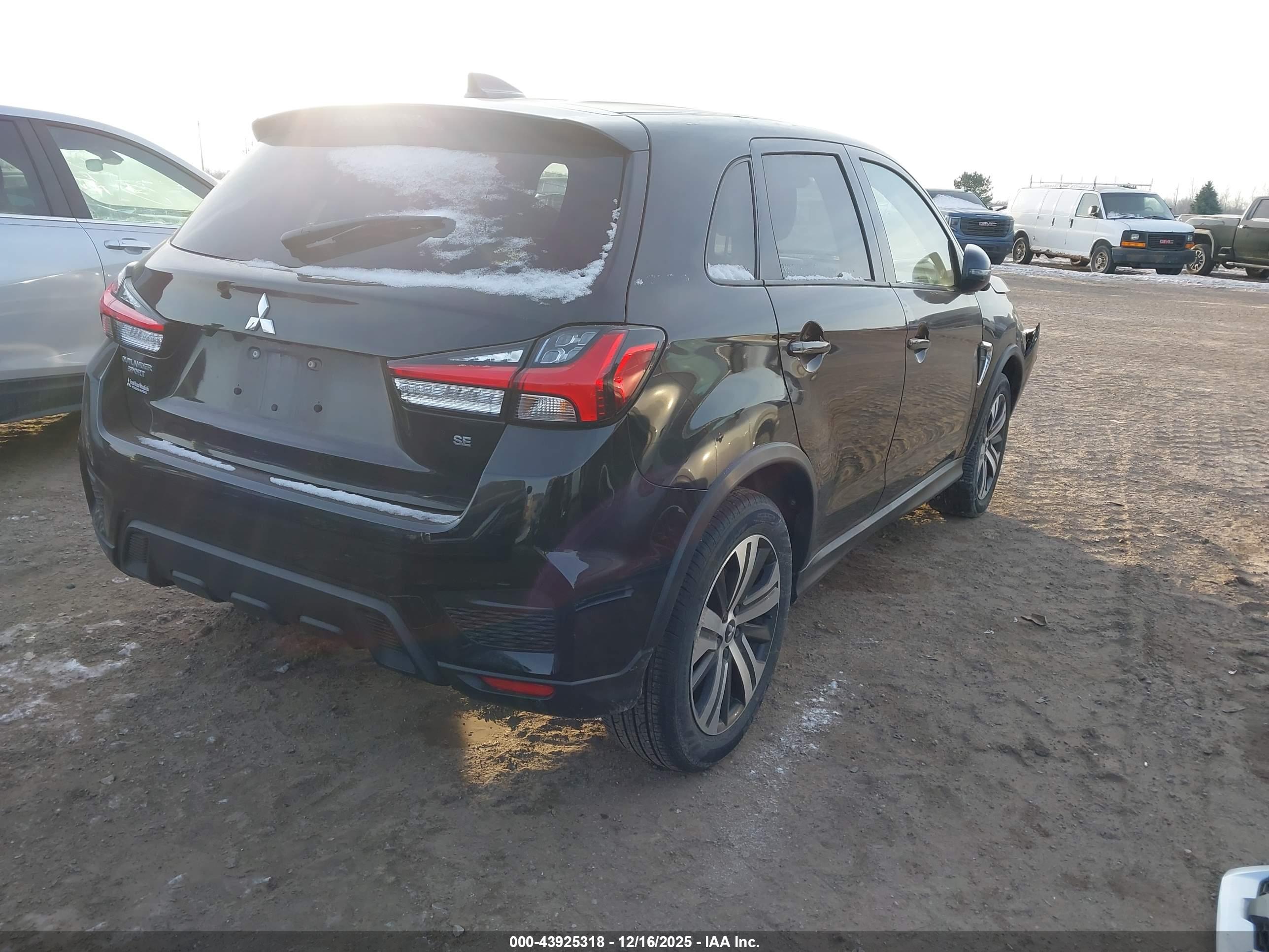 MITSUBISHI OUTLANDER image 4