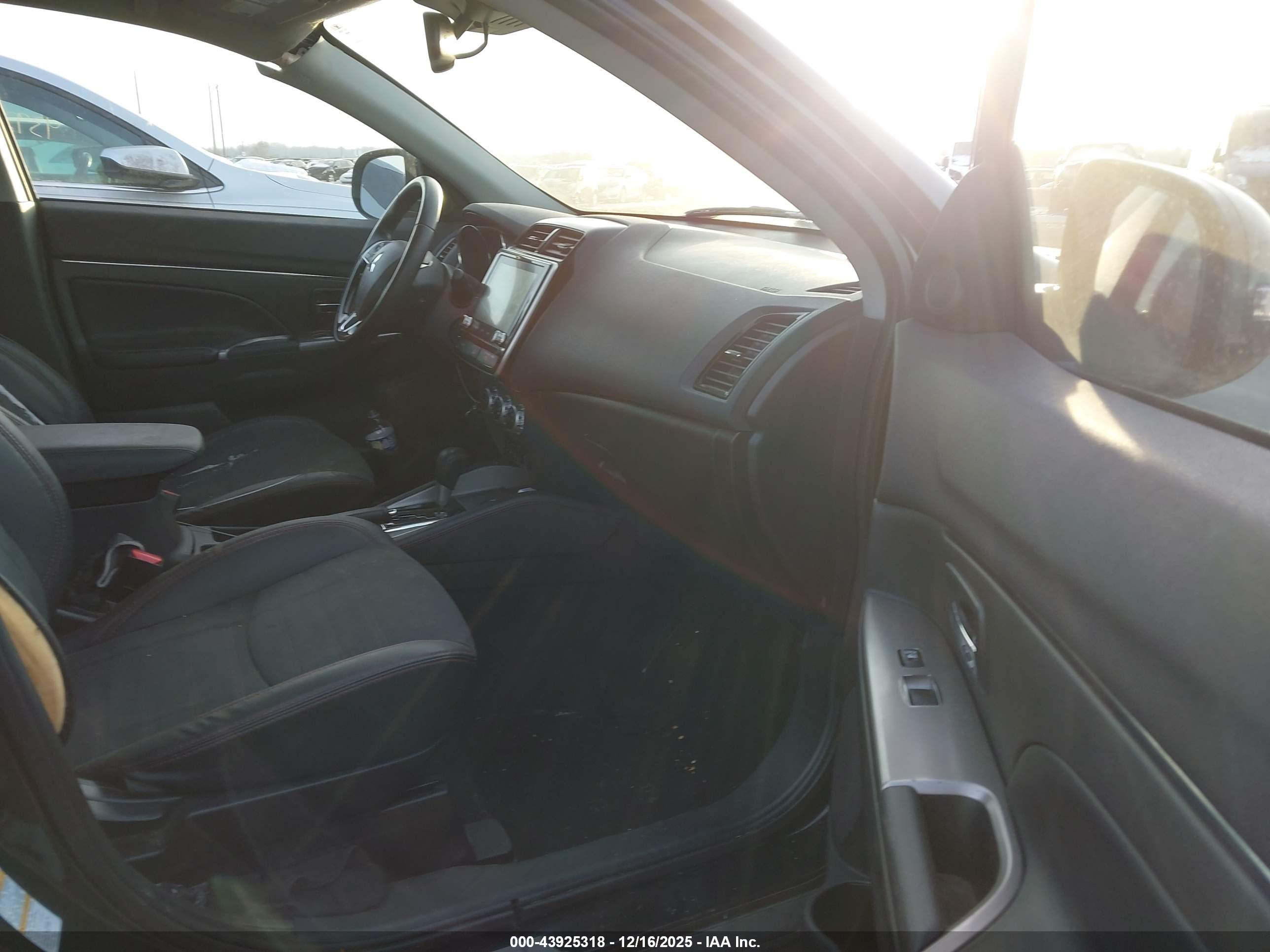 MITSUBISHI OUTLANDER image 5