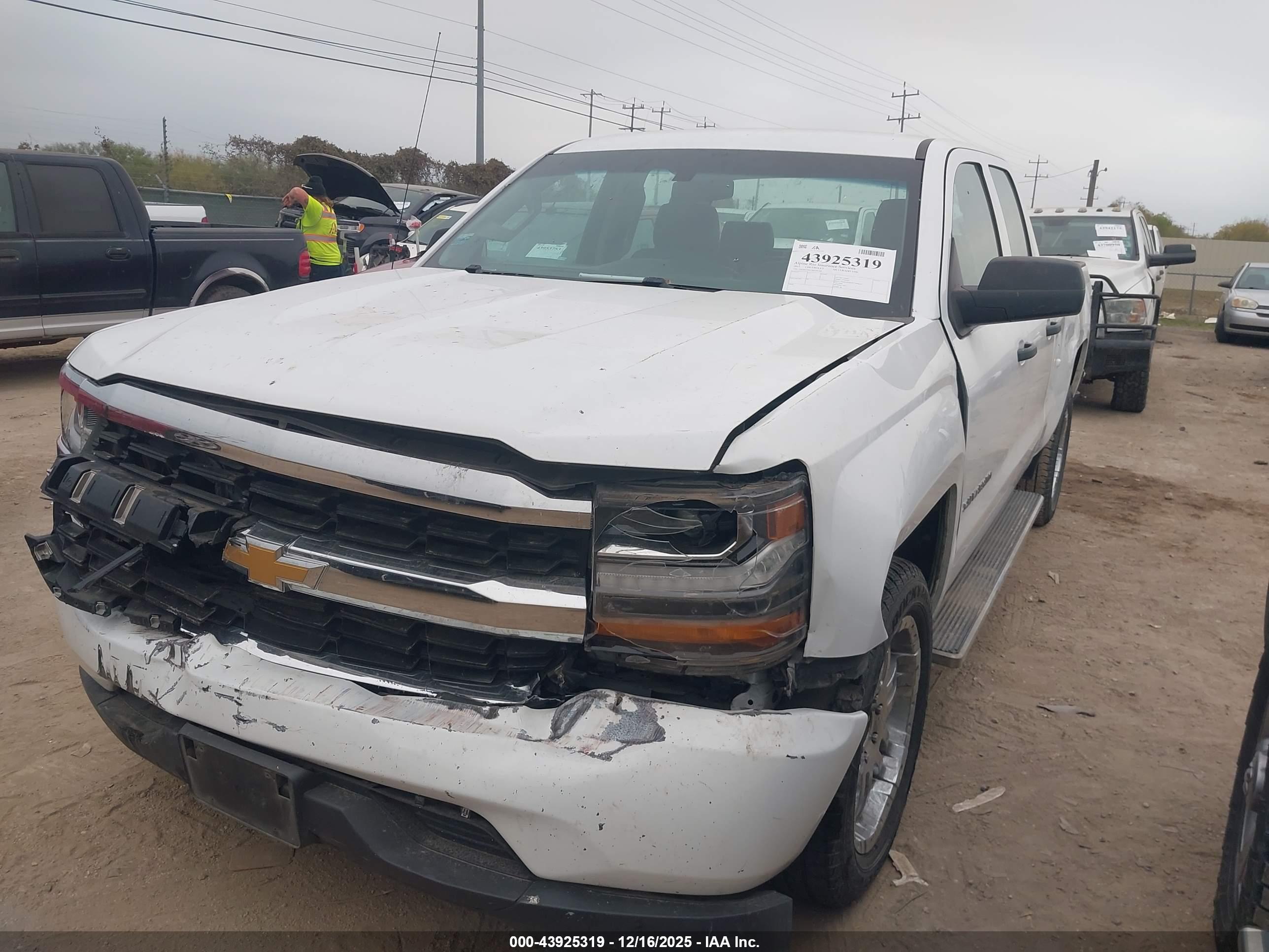 CHEVROLET SILVERADO image 2