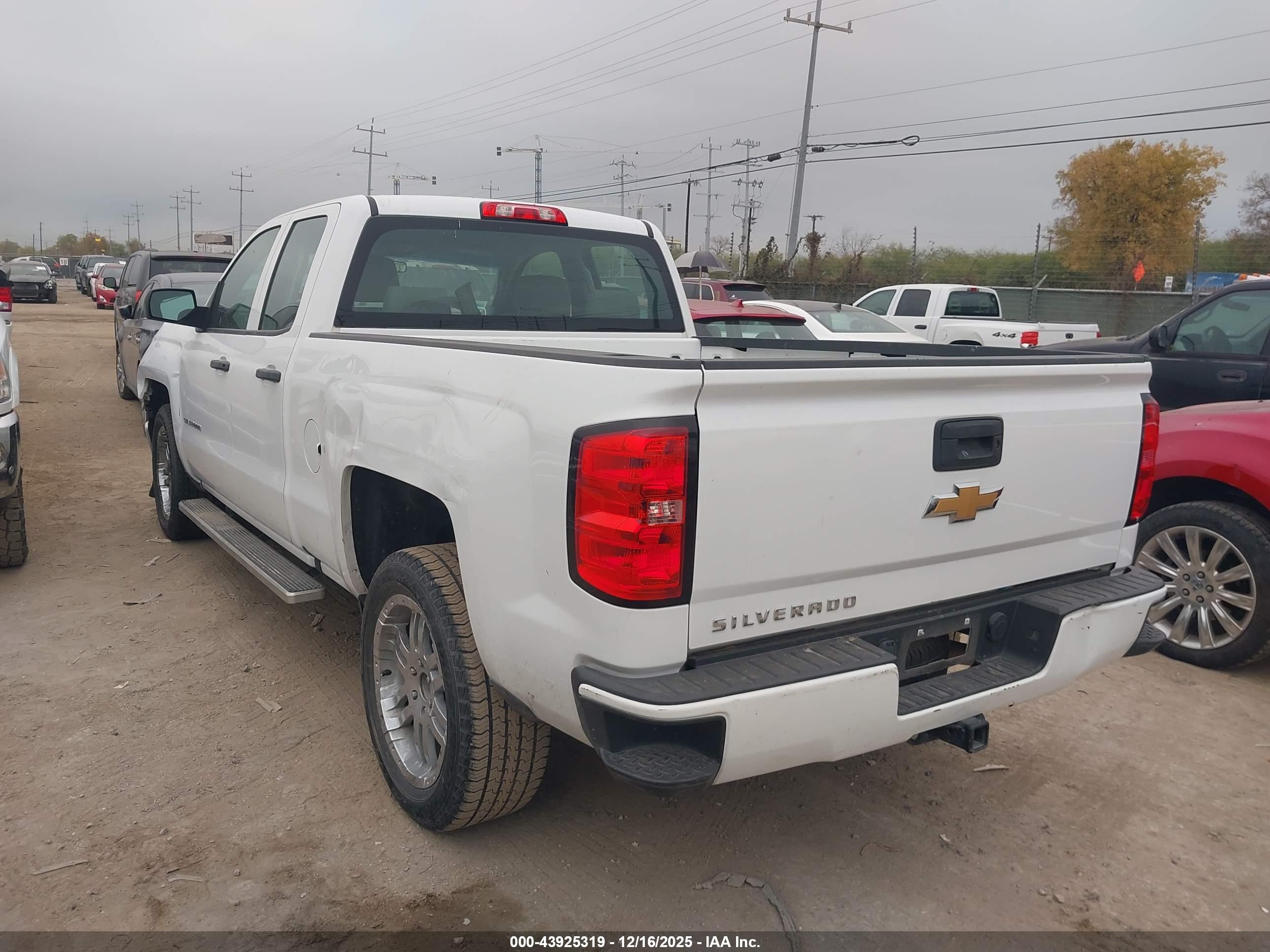 CHEVROLET SILVERADO image 3