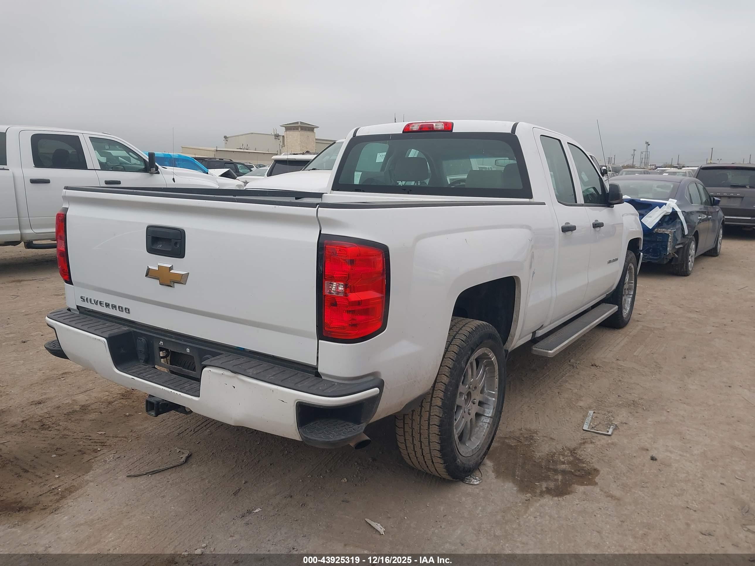 CHEVROLET SILVERADO image 4