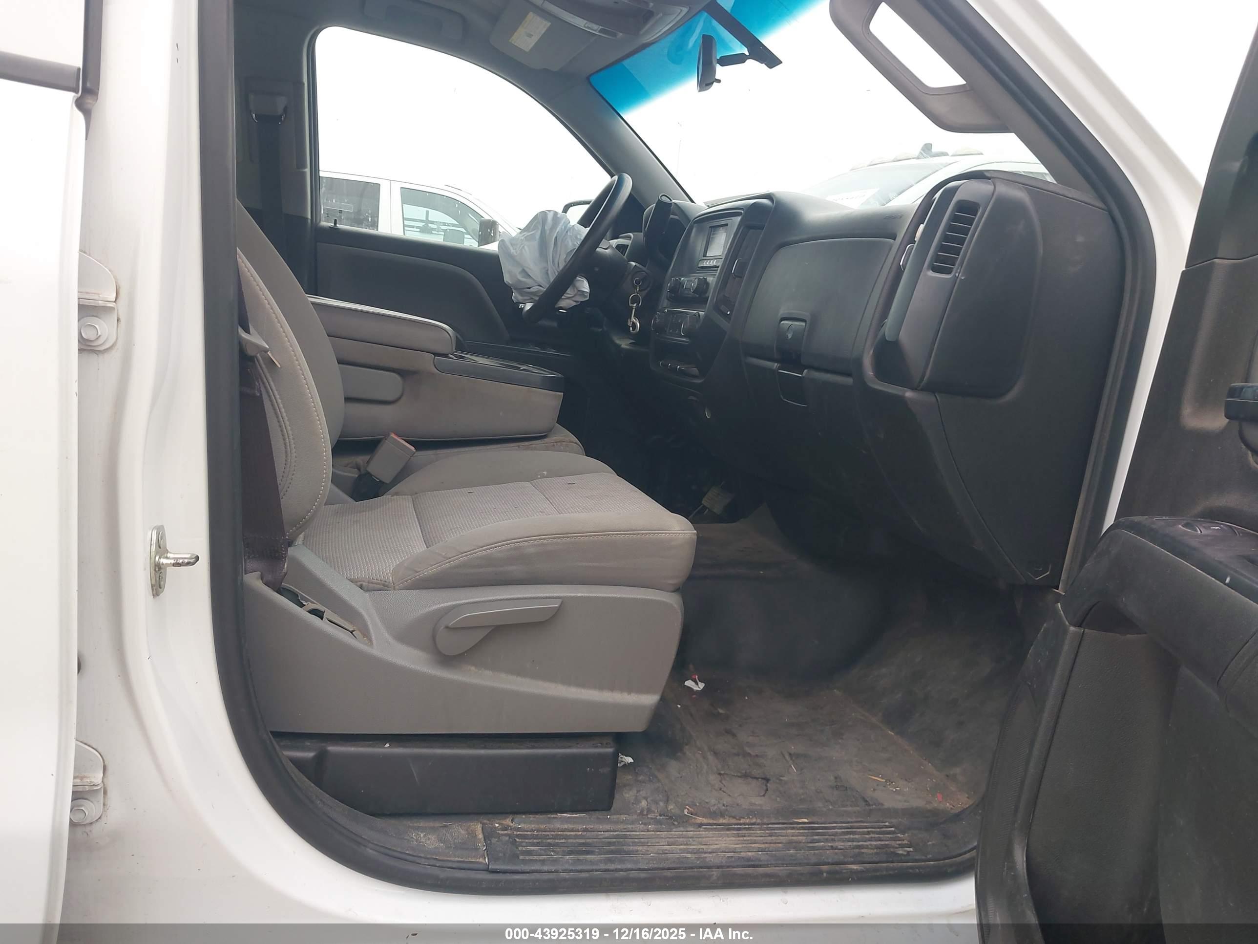 CHEVROLET SILVERADO image 5