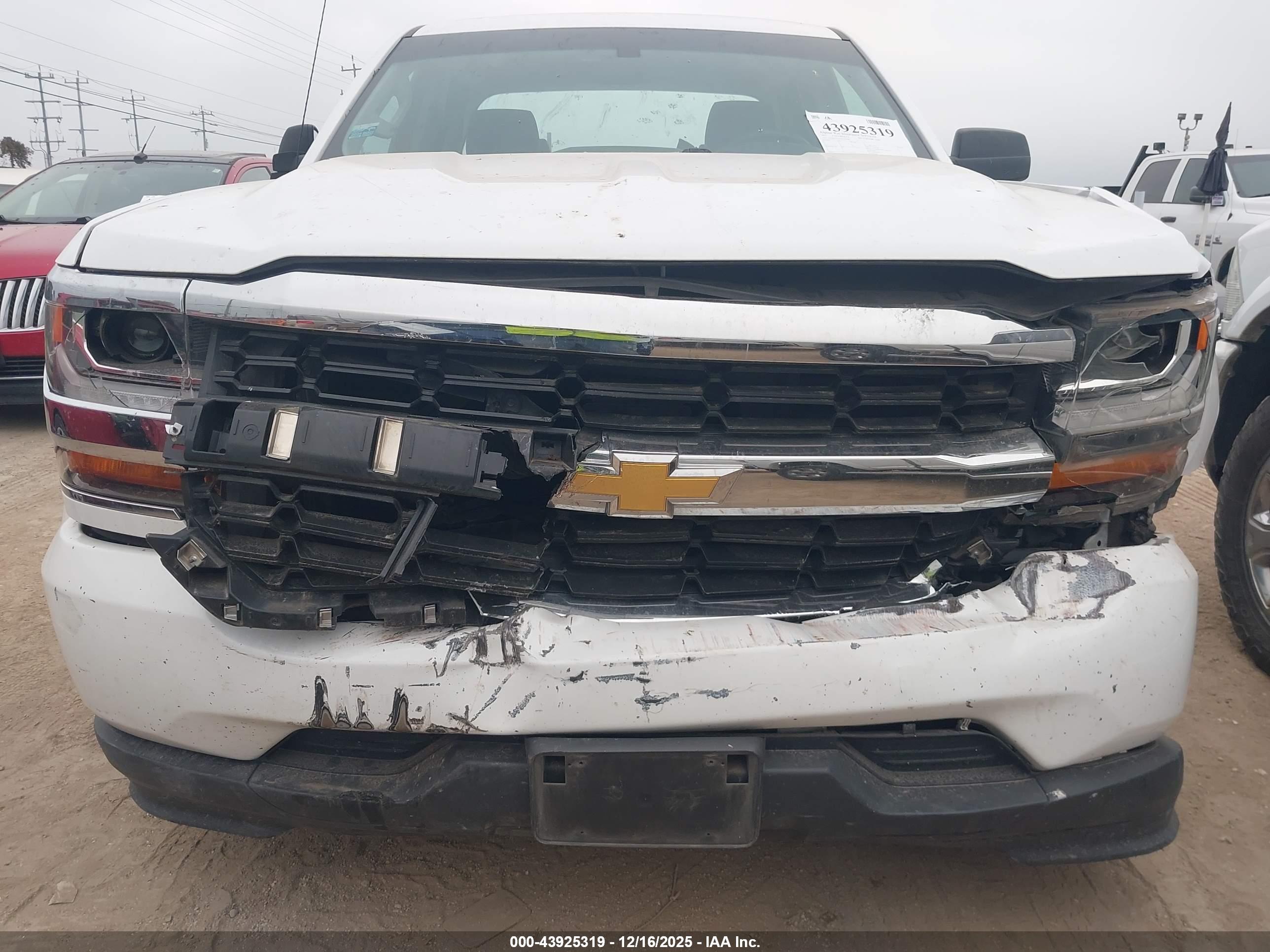 CHEVROLET SILVERADO image 6