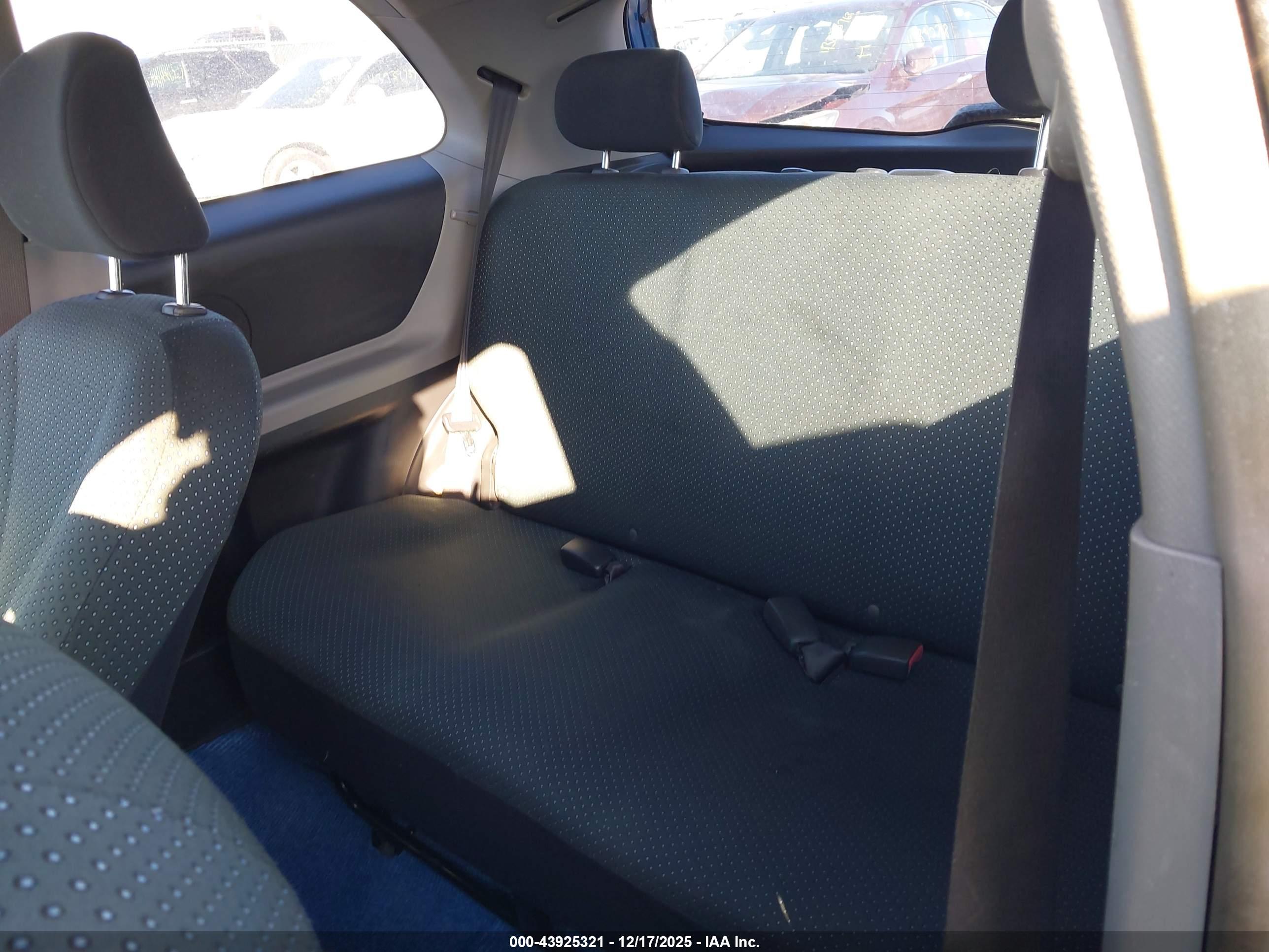 TOYOTA YARIS image 8