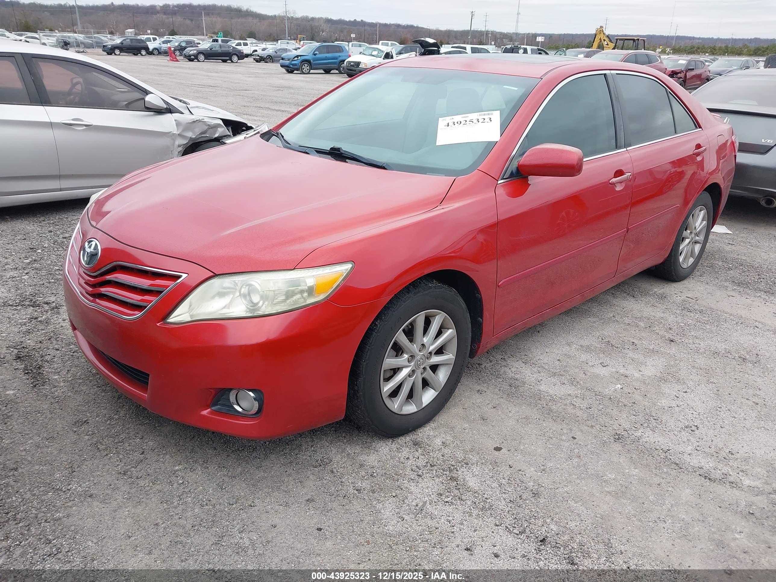 TOYOTA CAMRY image 2