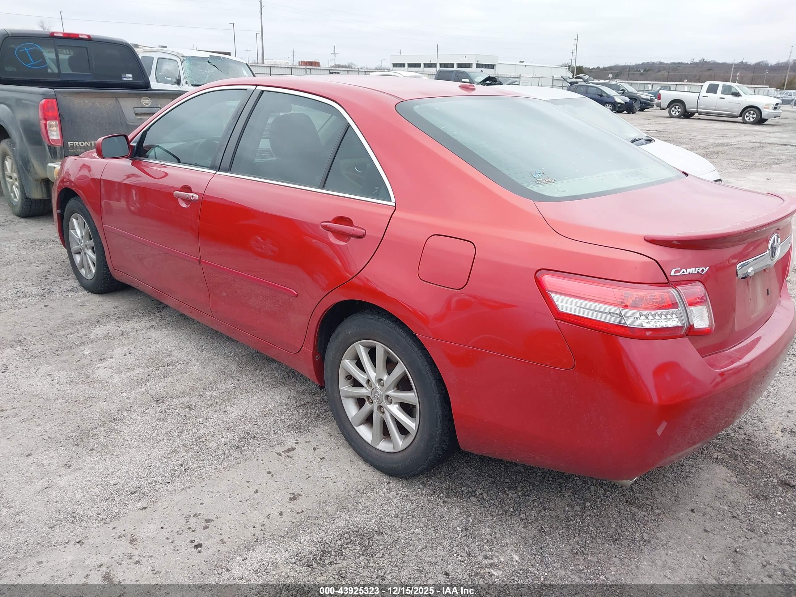 TOYOTA CAMRY image 3