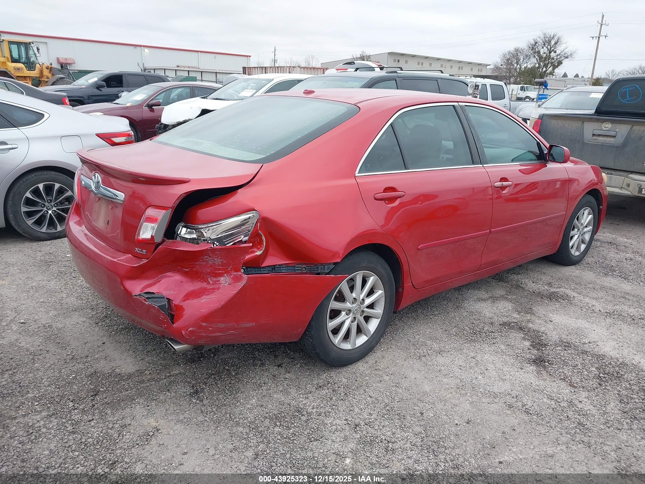 TOYOTA CAMRY image 4