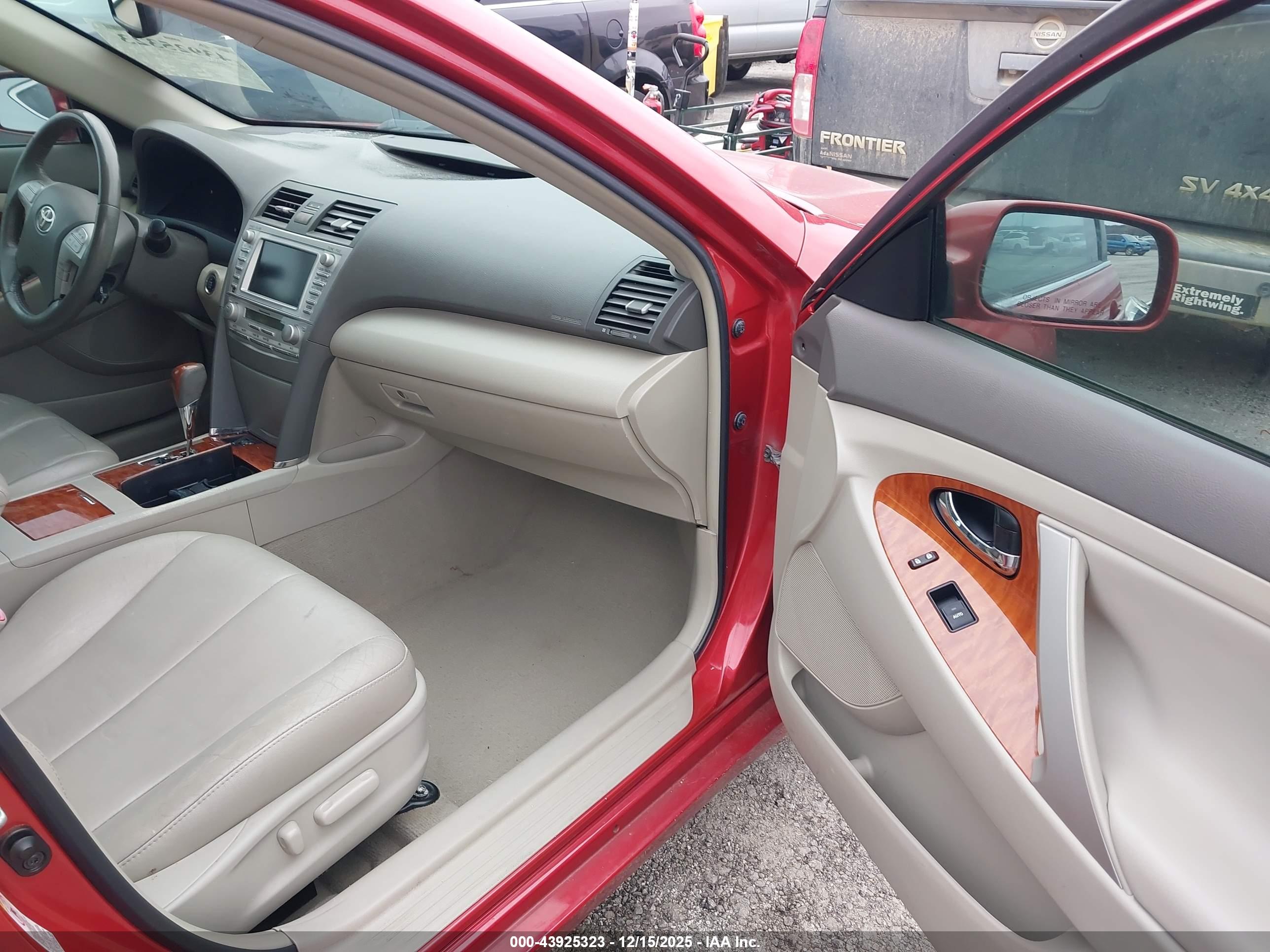 TOYOTA CAMRY image 5