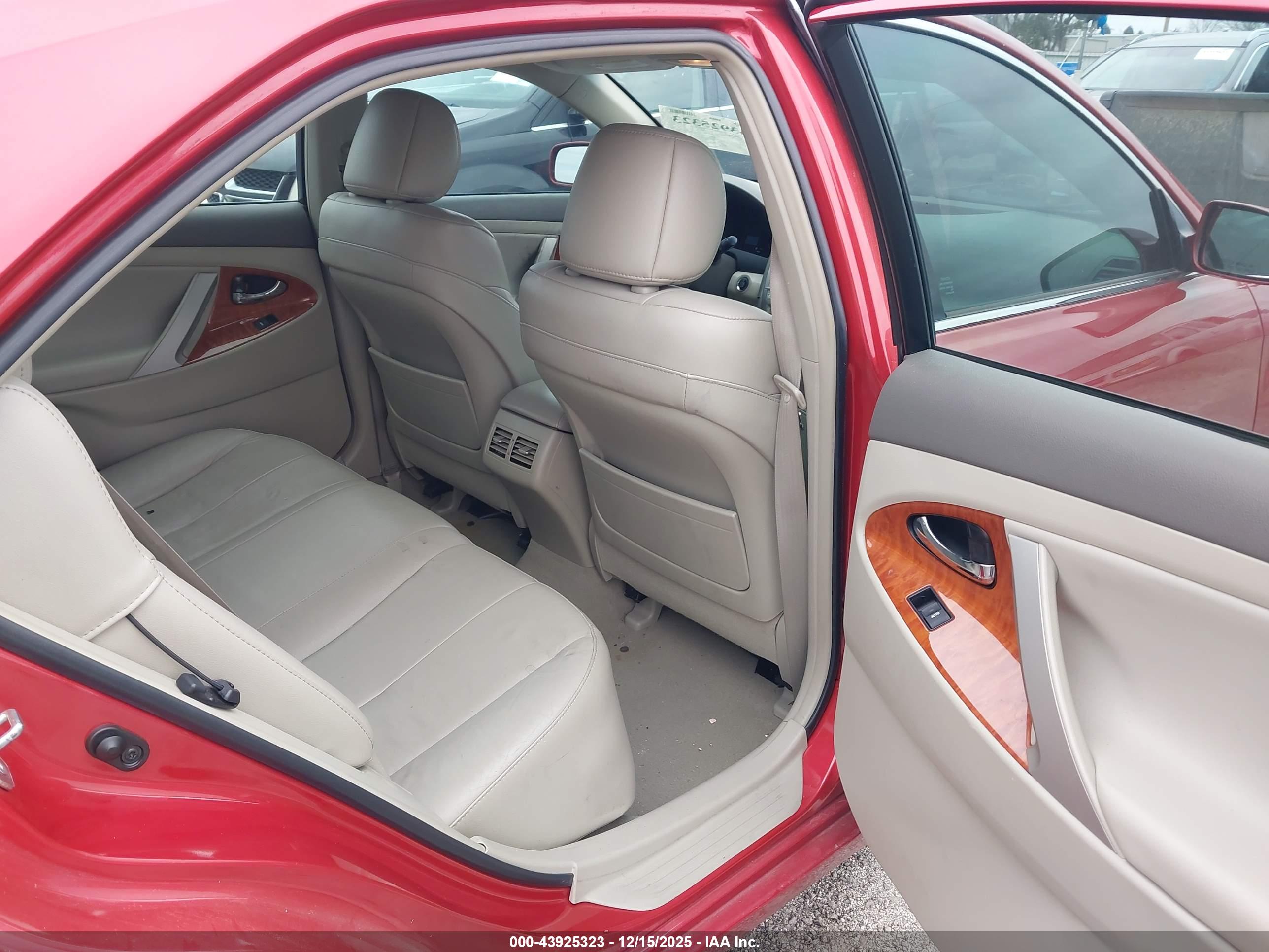 TOYOTA CAMRY image 8