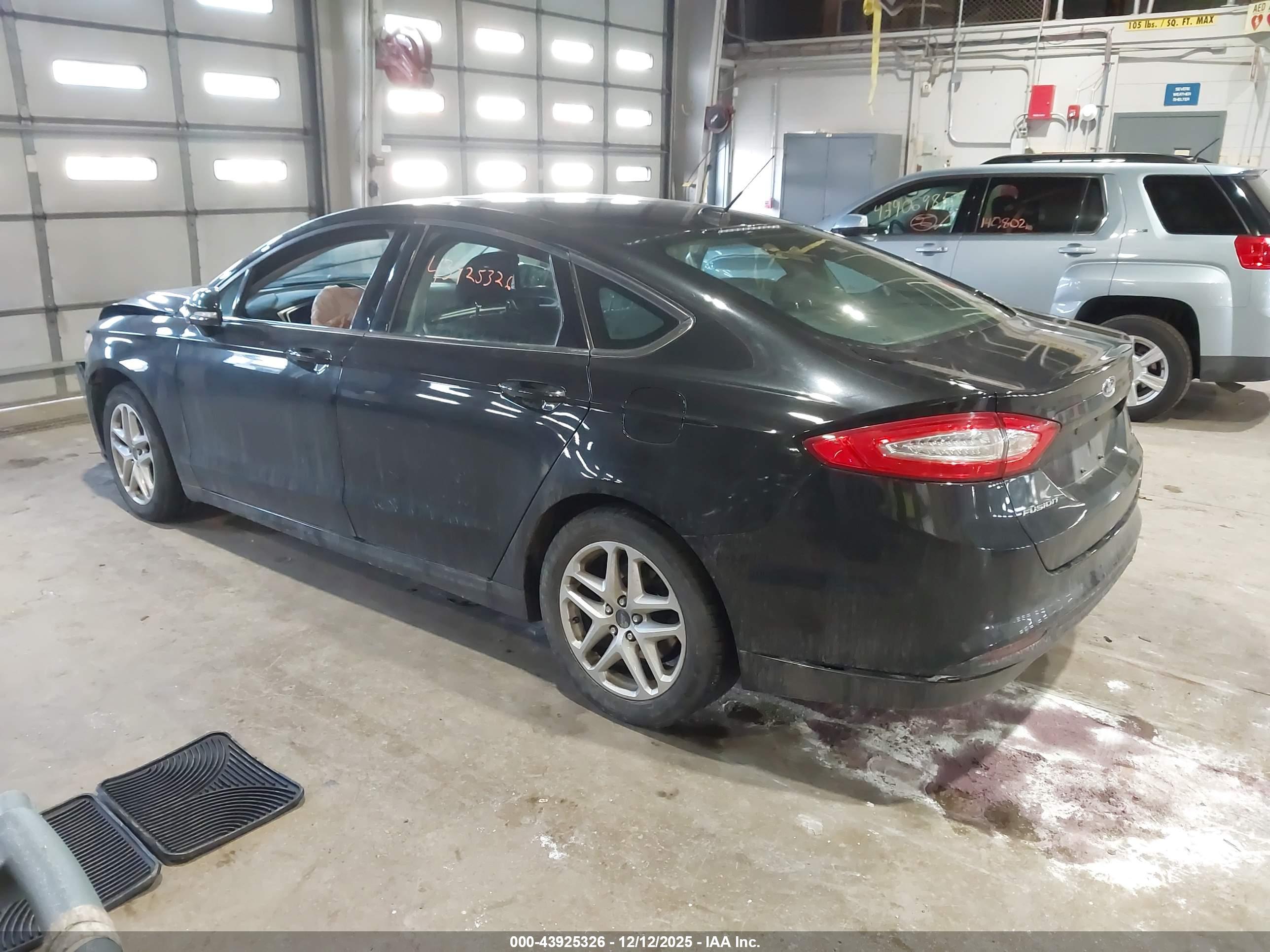 FORD FUSION image 3