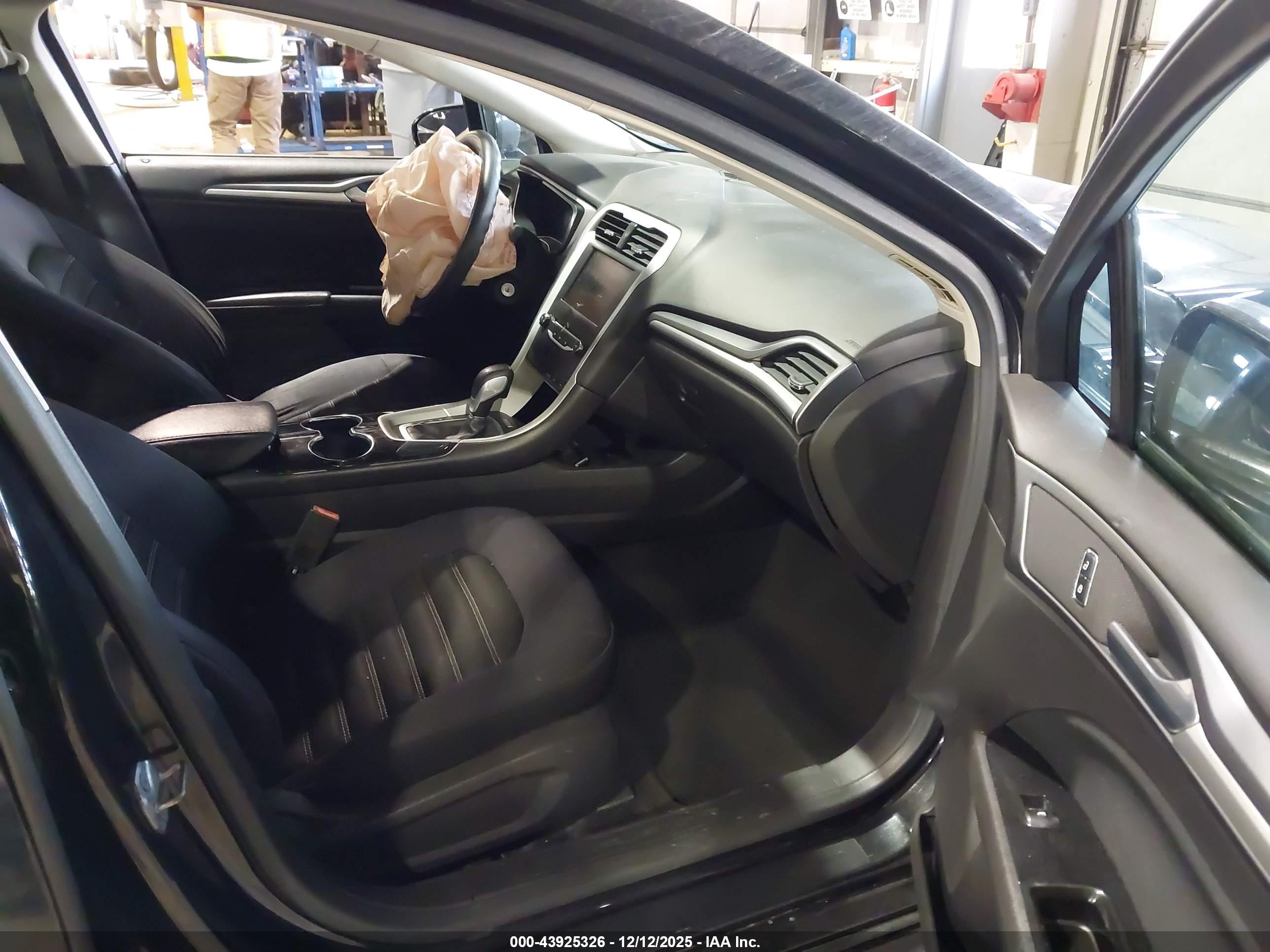 FORD FUSION image 5