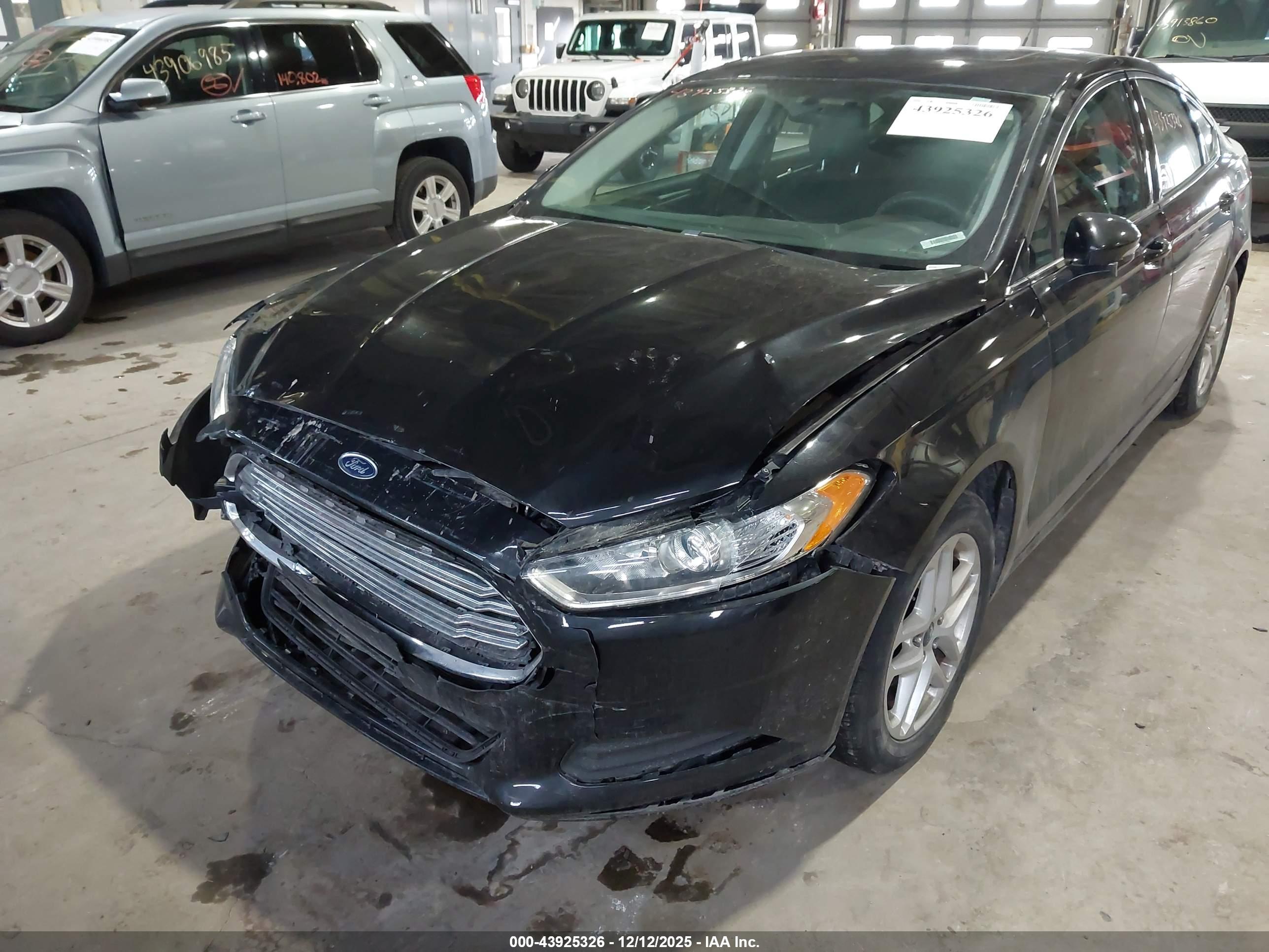 FORD FUSION image 6
