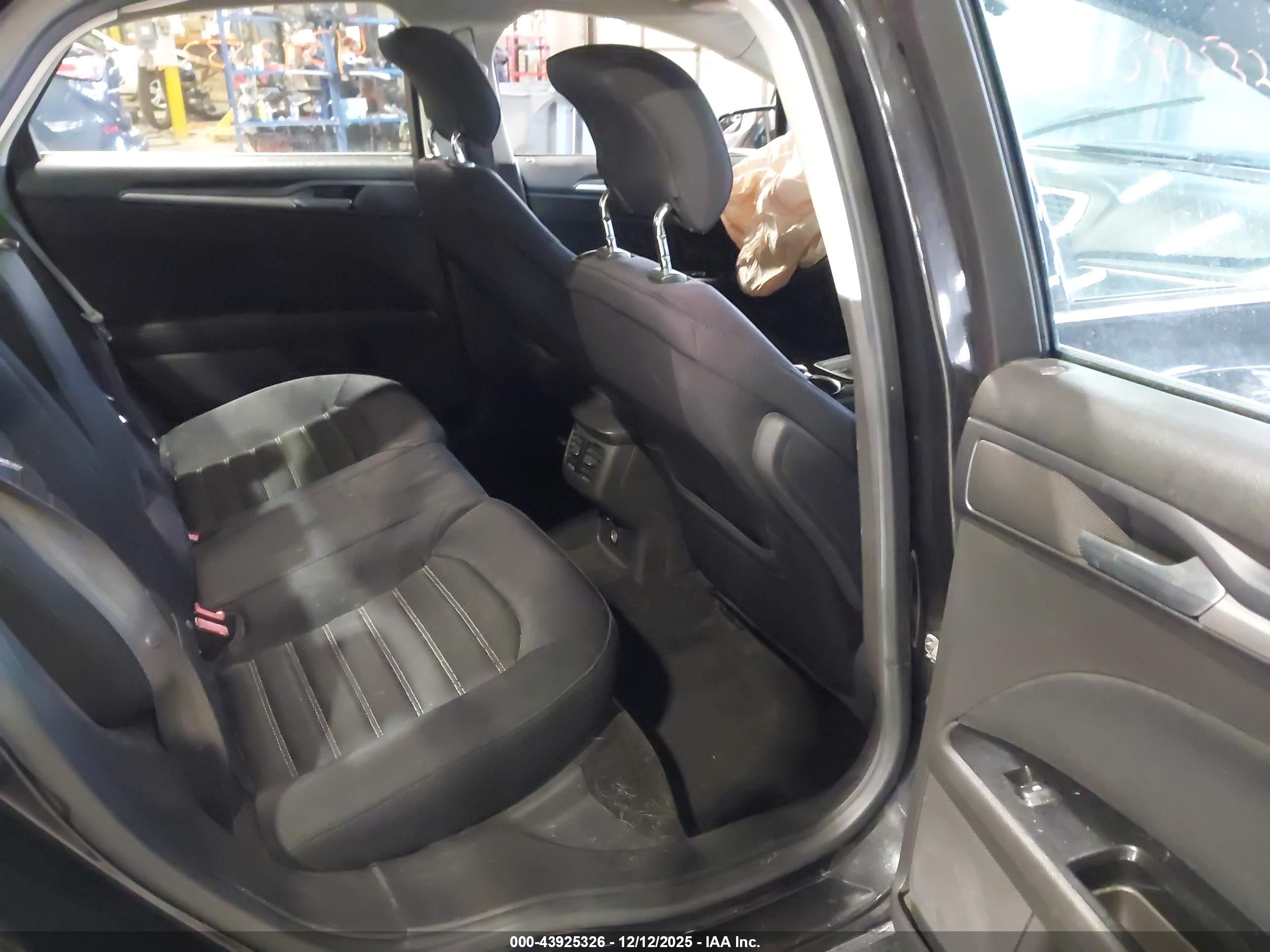 FORD FUSION image 8