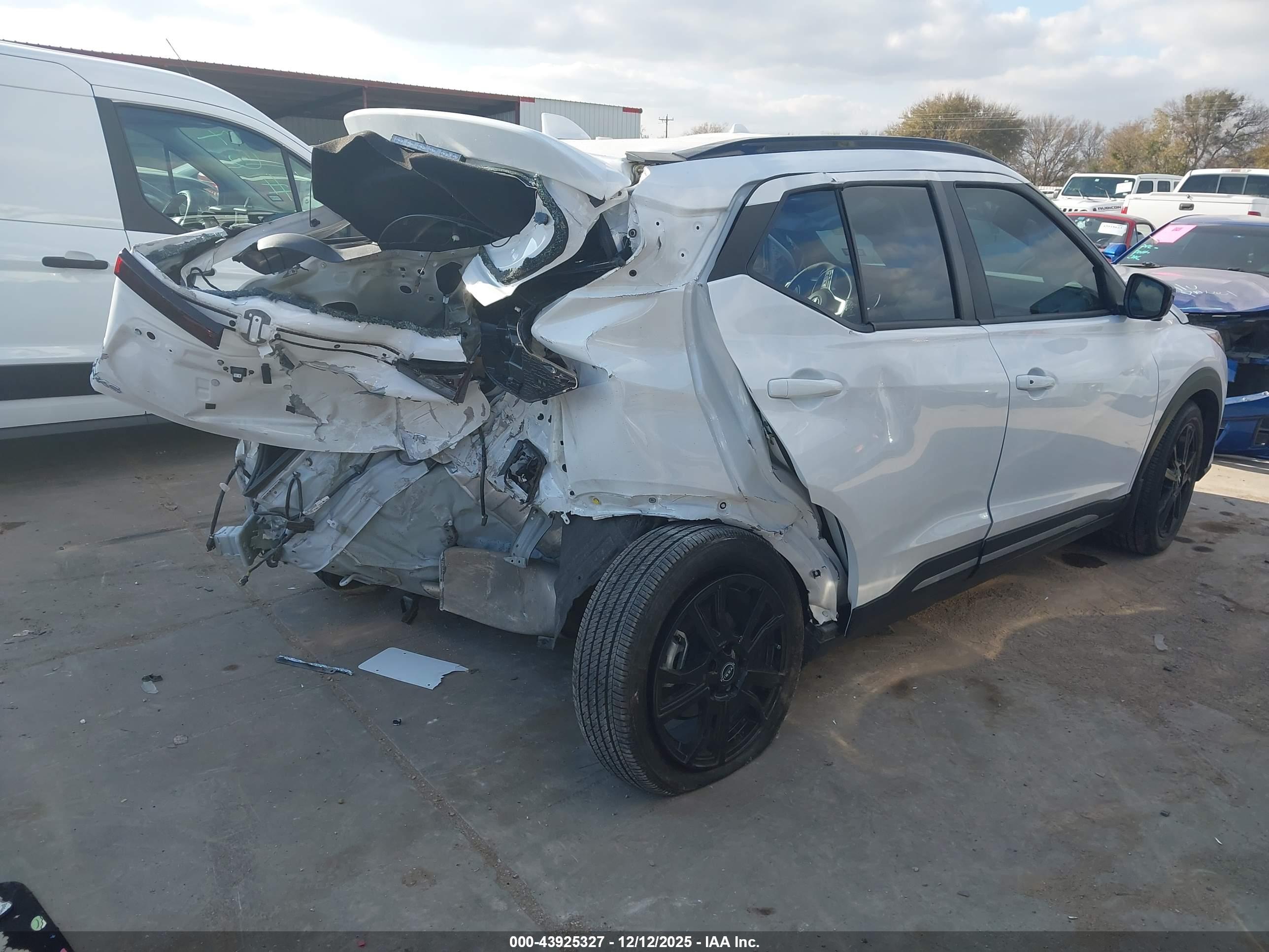 NISSAN KICKS image 4