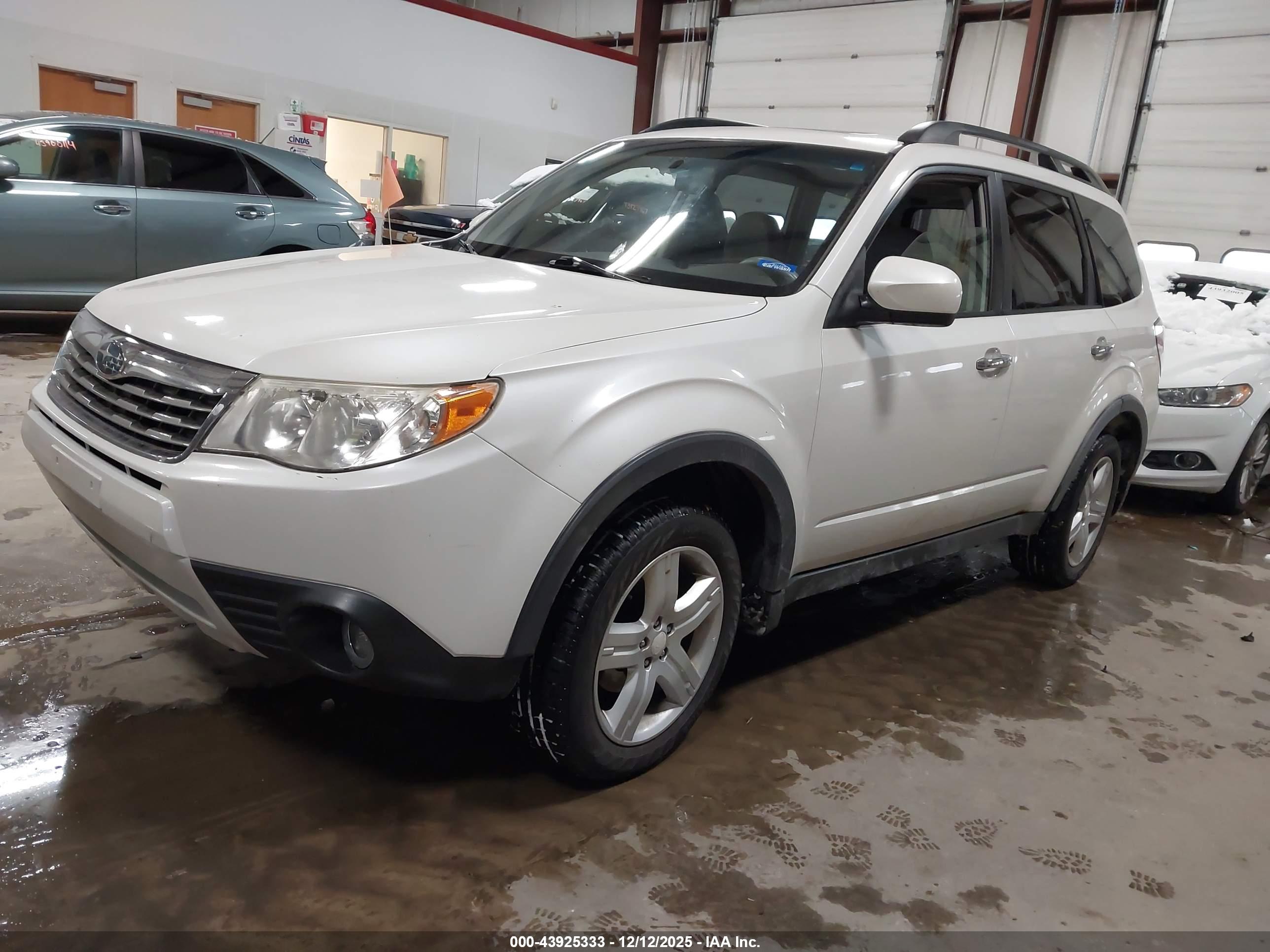 SUBARU FORESTER image 2