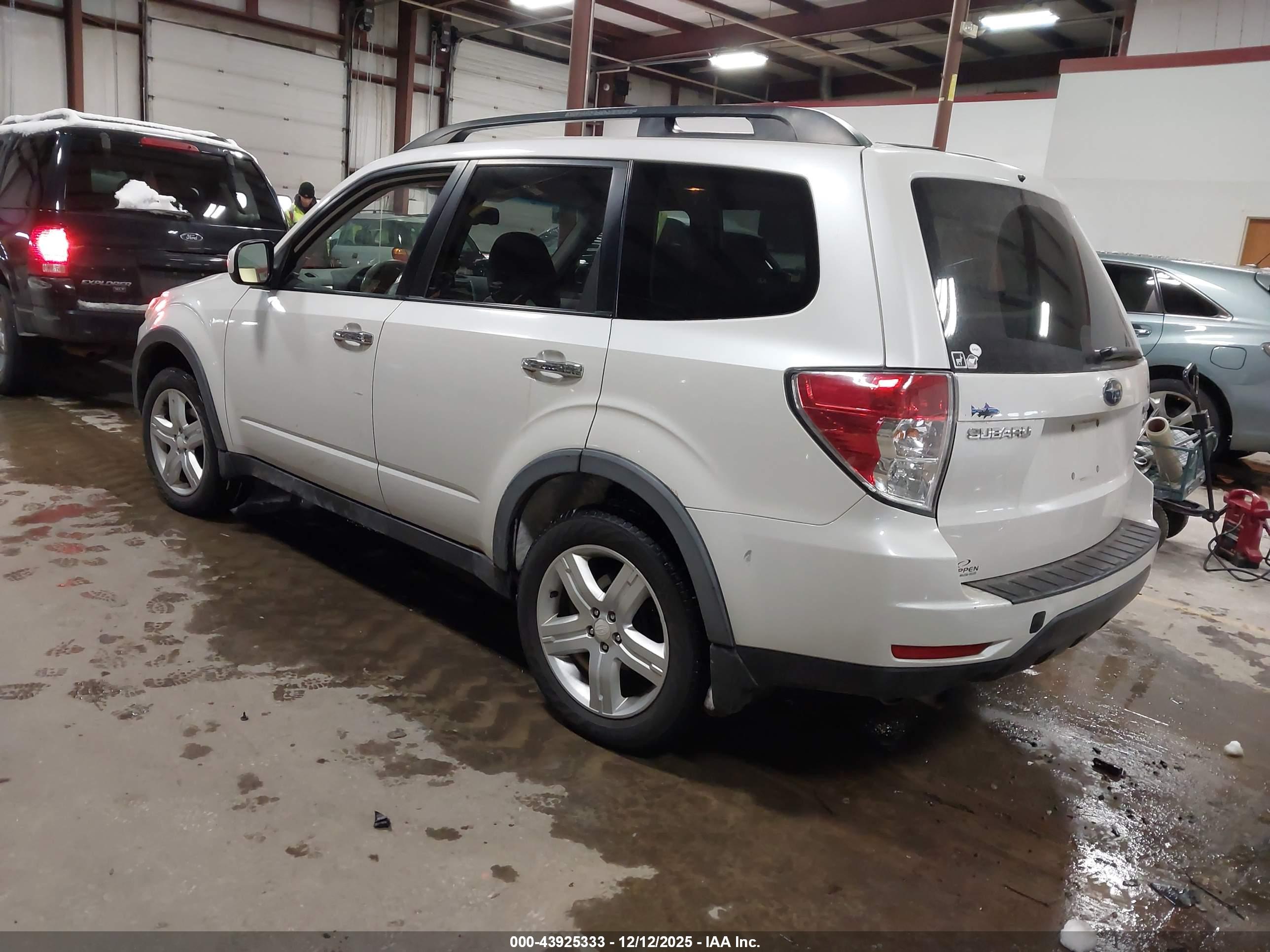 SUBARU FORESTER image 3