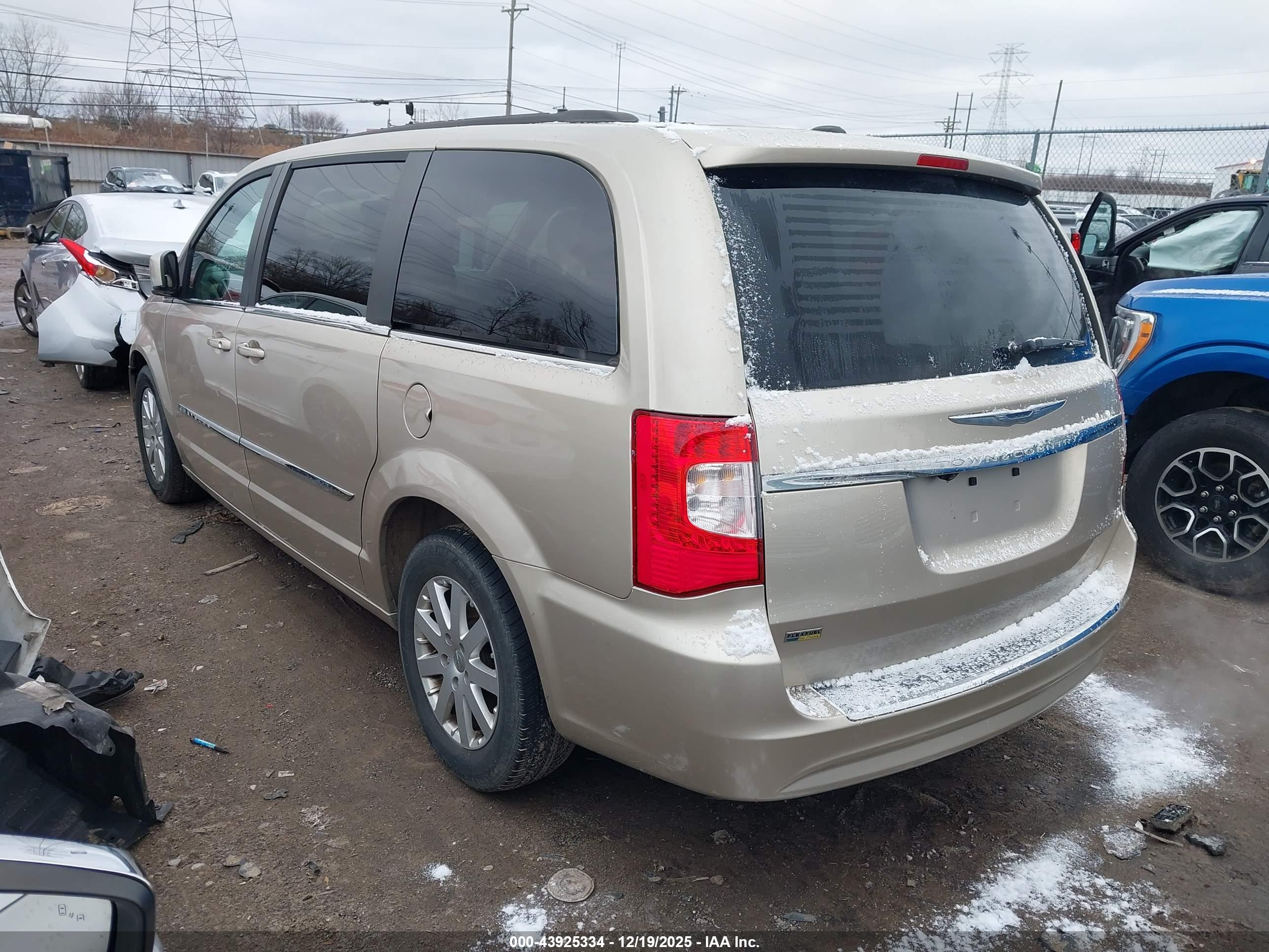 CHRYSLER TOWN image 3