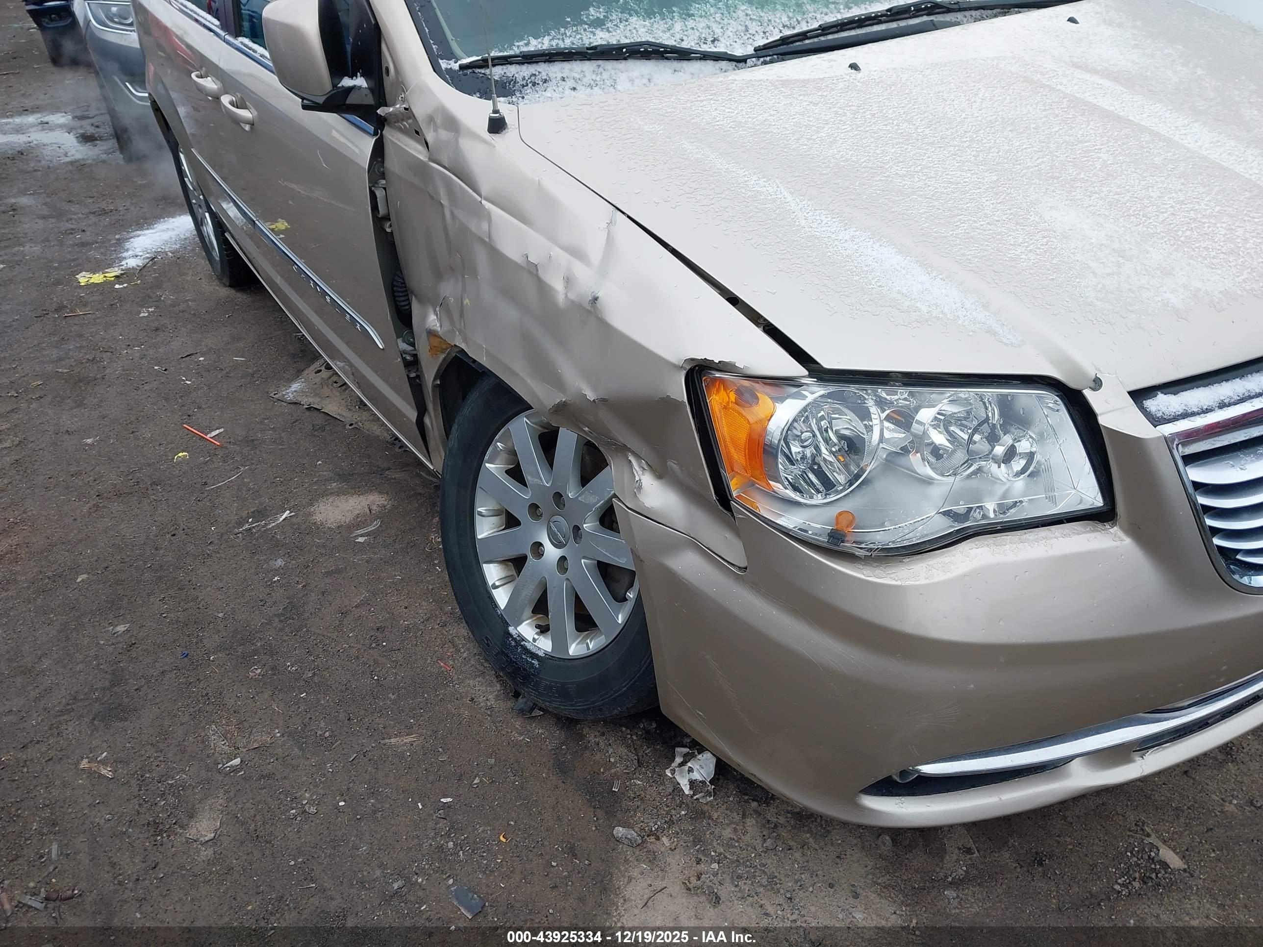 CHRYSLER TOWN image 6