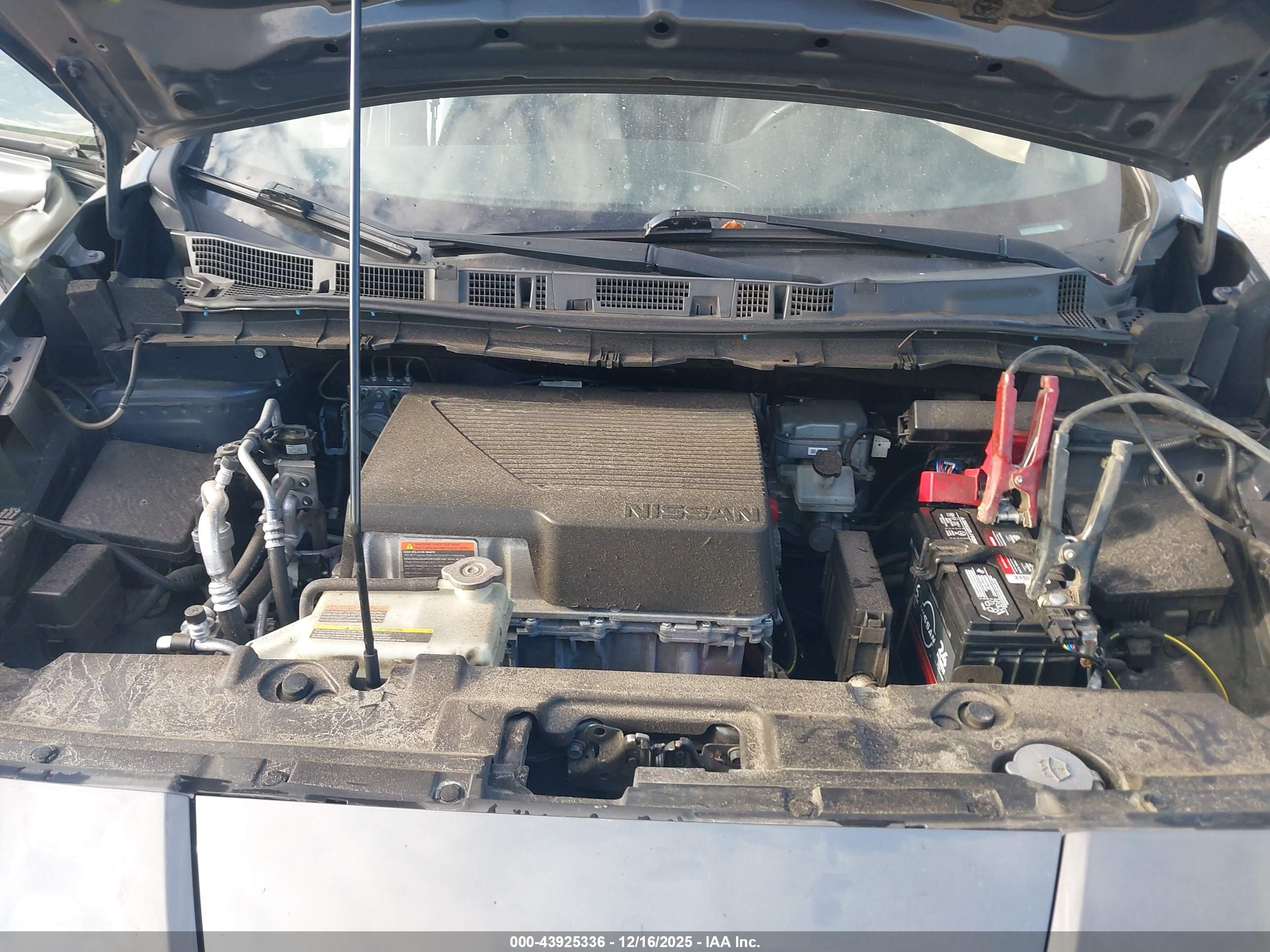 NISSAN LEAF image 10