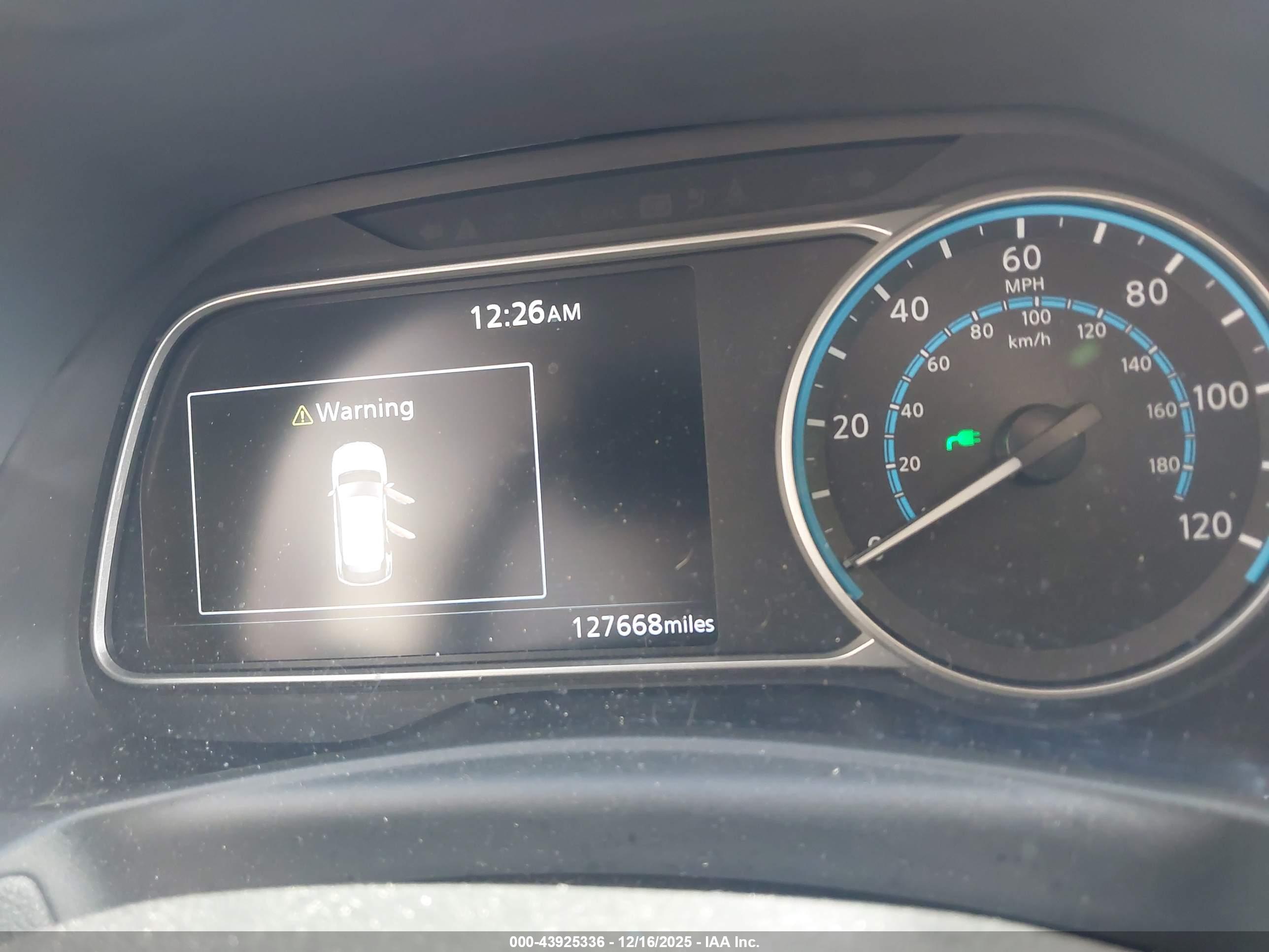 NISSAN LEAF image 7