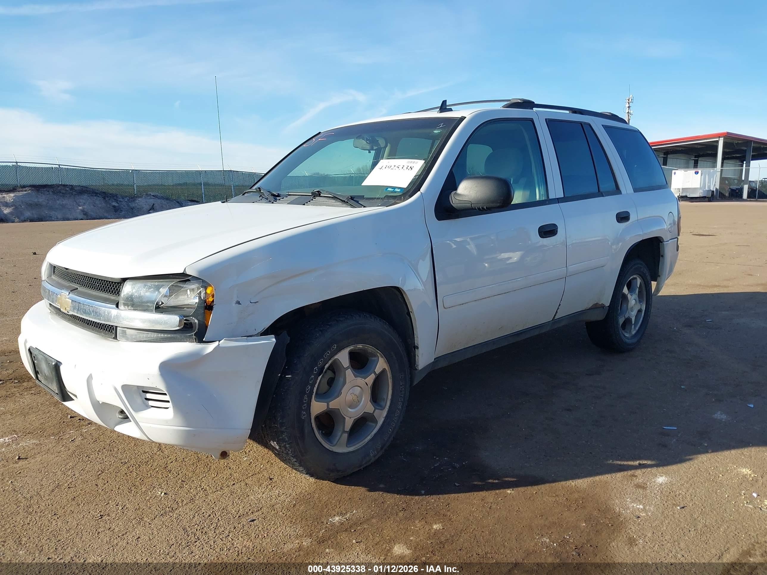 CHEVROLET TRAILBLAZER image 2