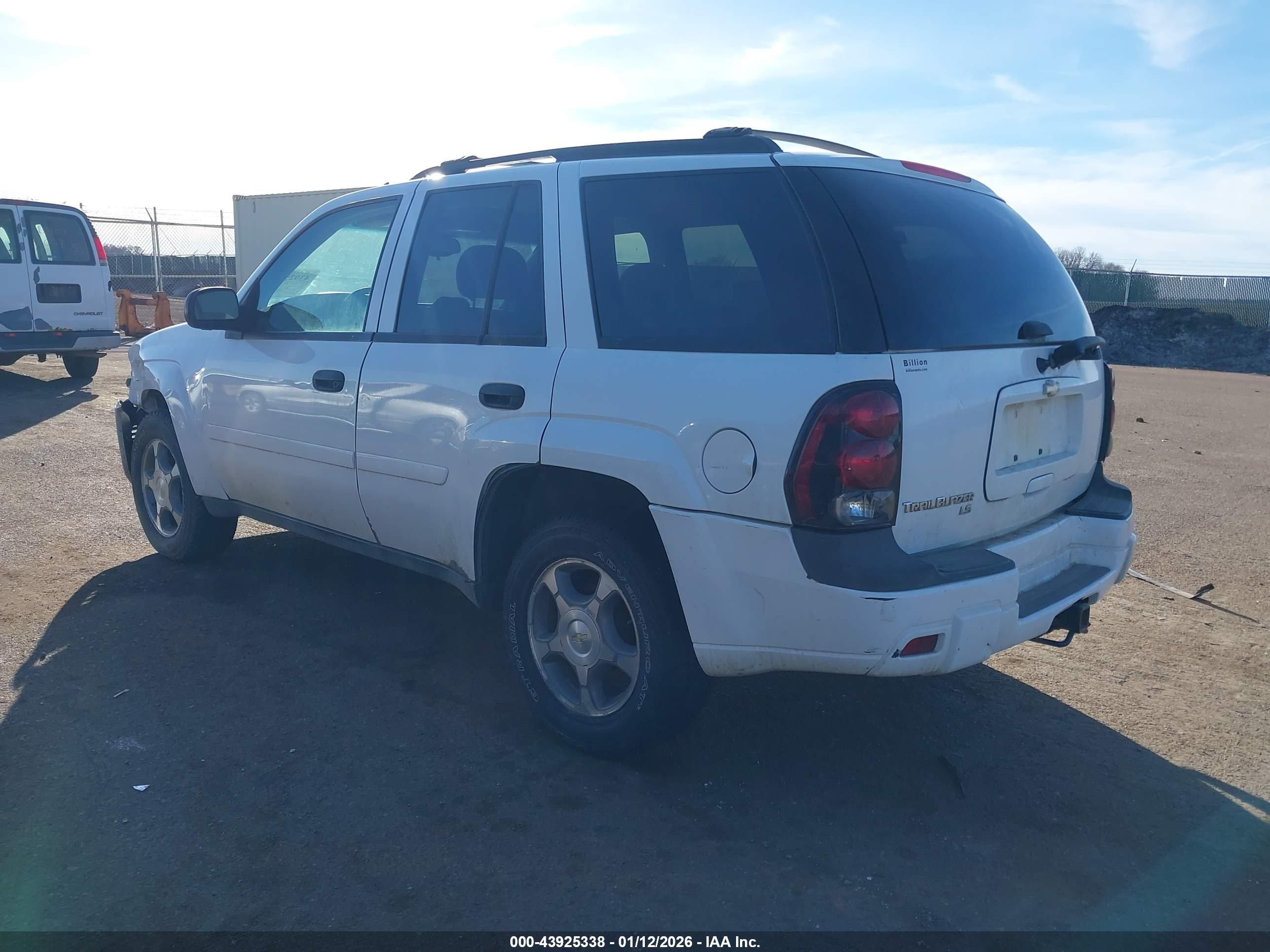CHEVROLET TRAILBLAZER image 3