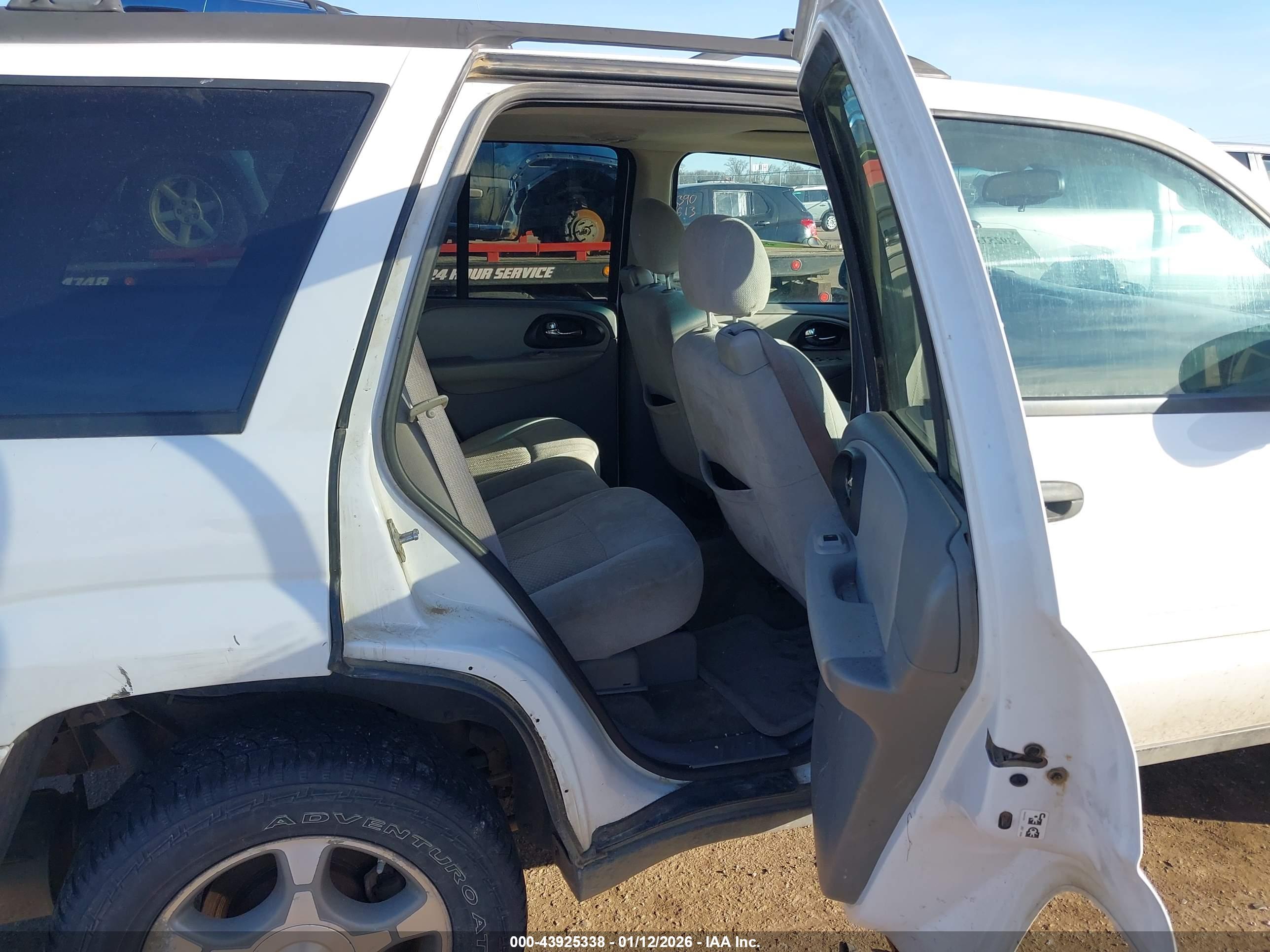CHEVROLET TRAILBLAZER image 8