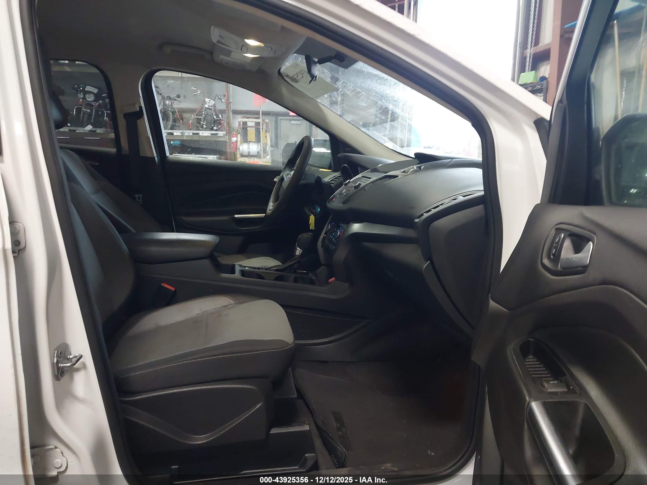 FORD ESCAPE image 5