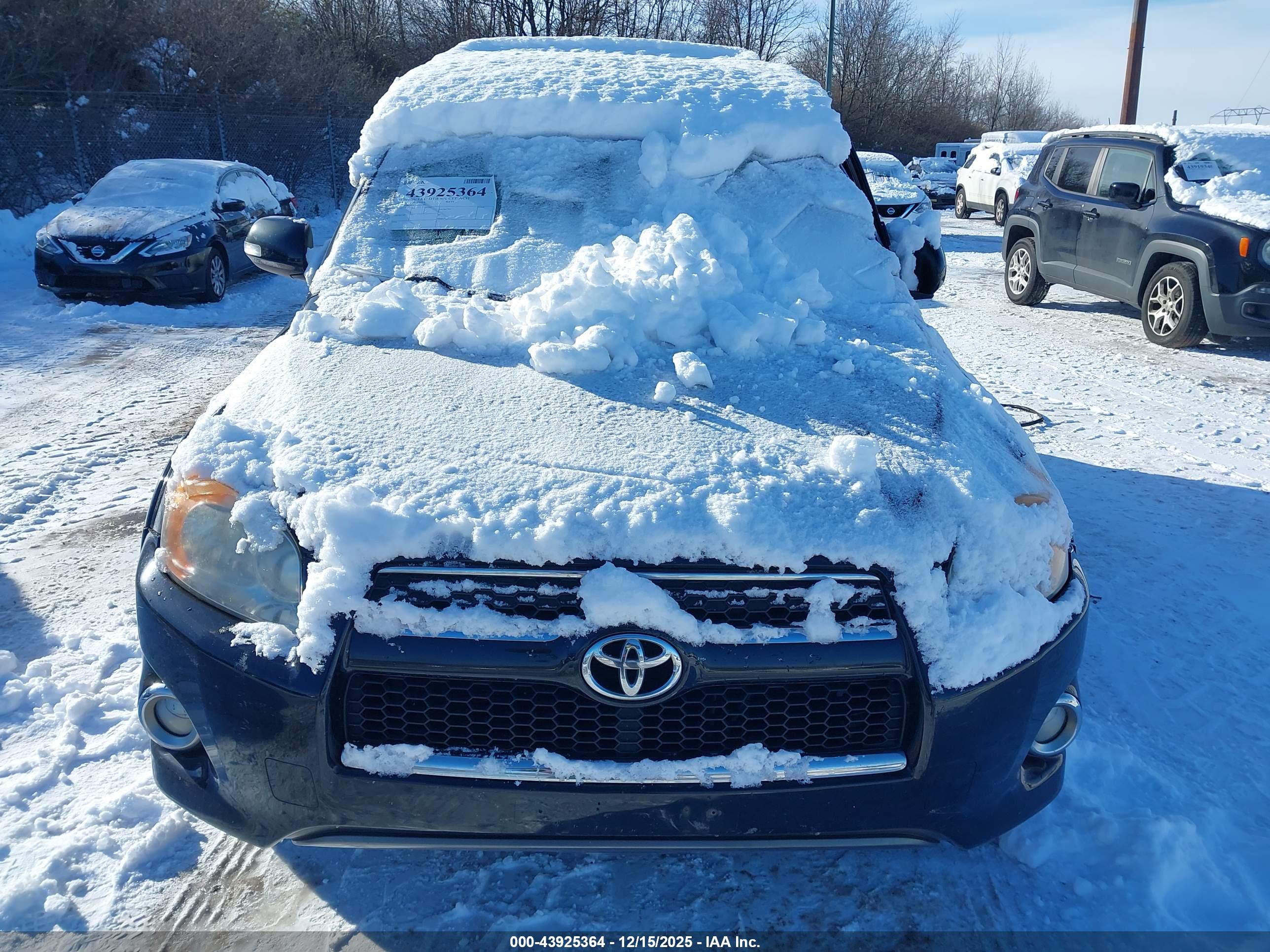 TOYOTA RAV4 image 10