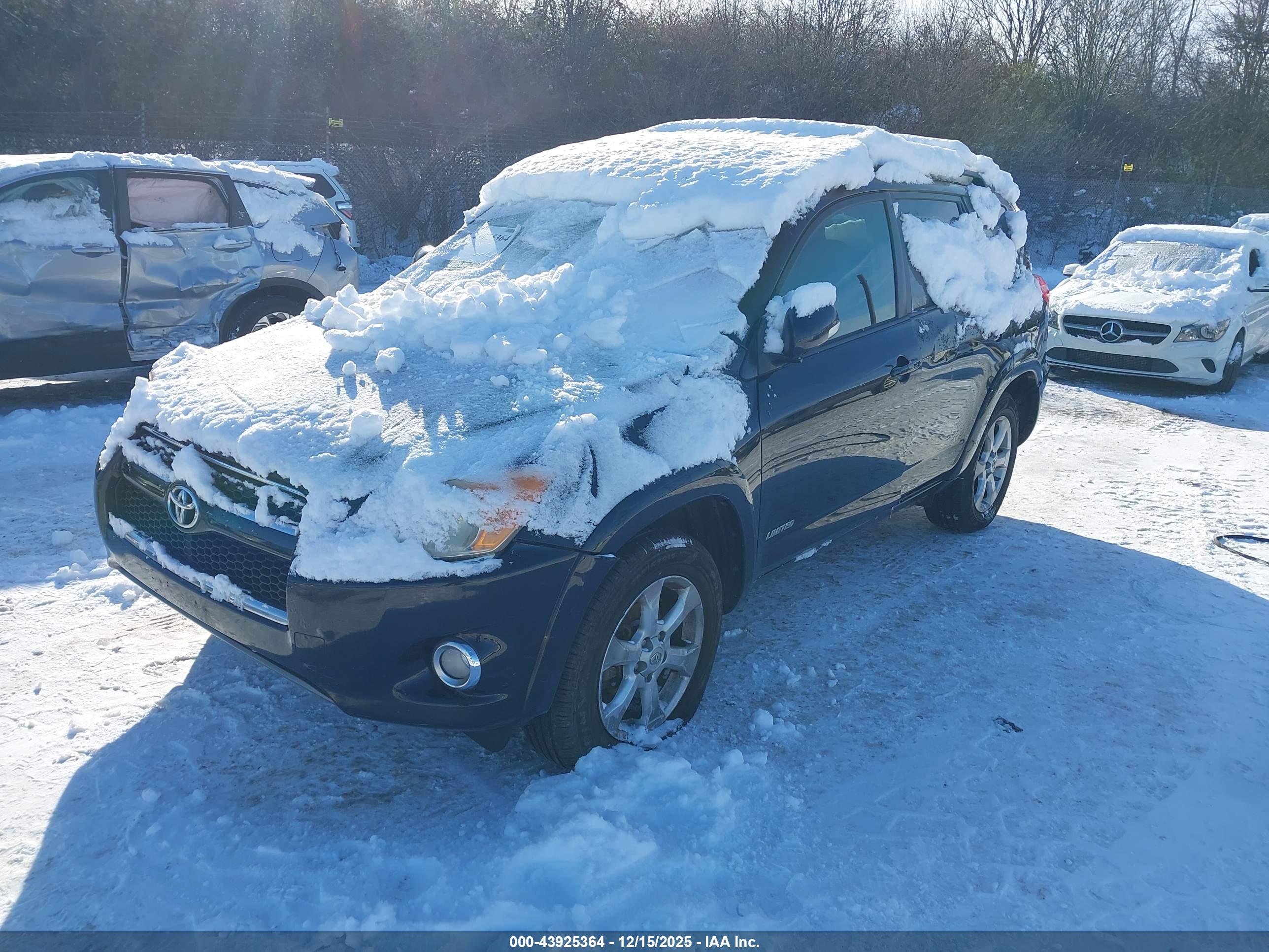 TOYOTA RAV4 image 2