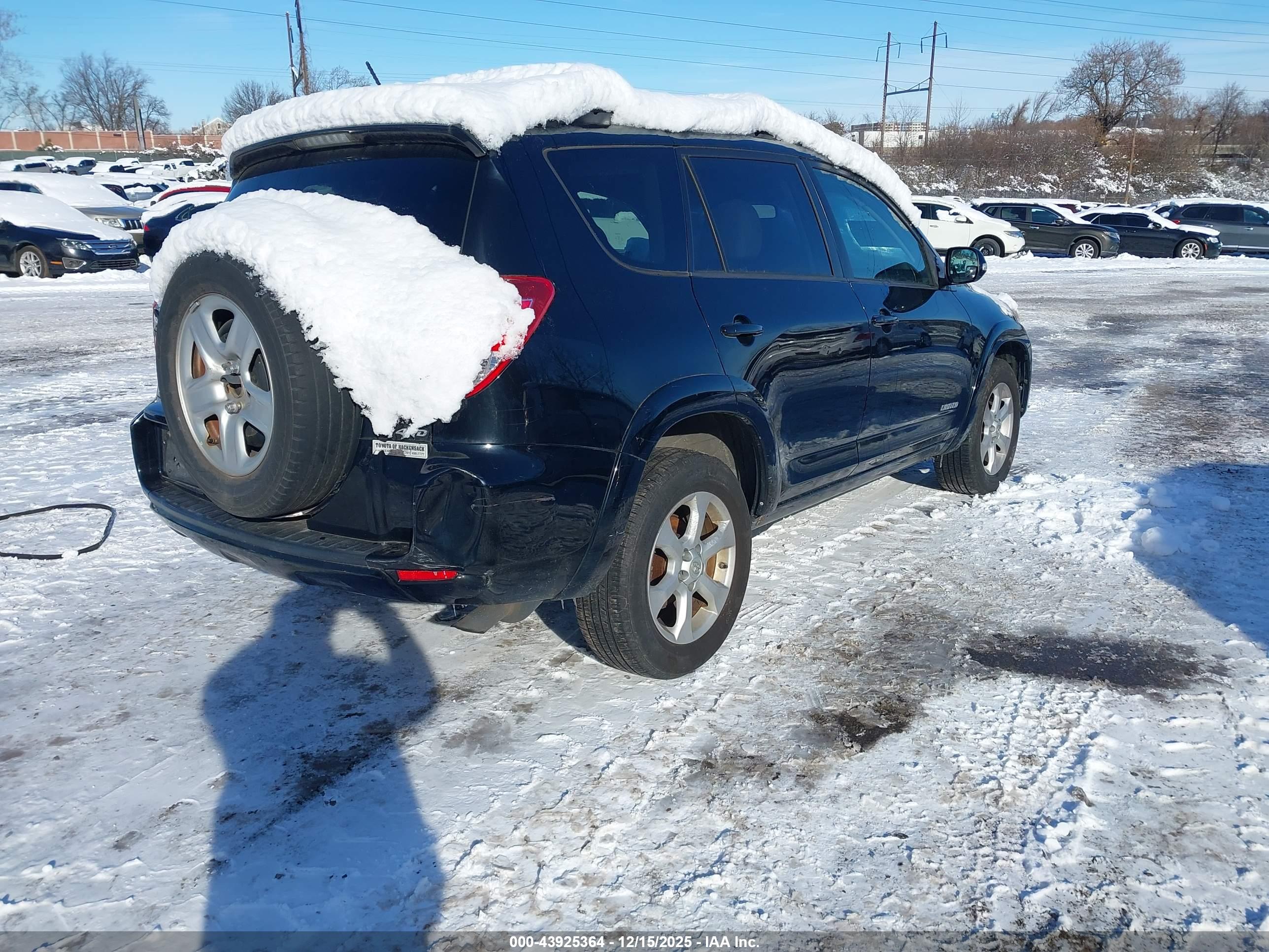 TOYOTA RAV4 image 4