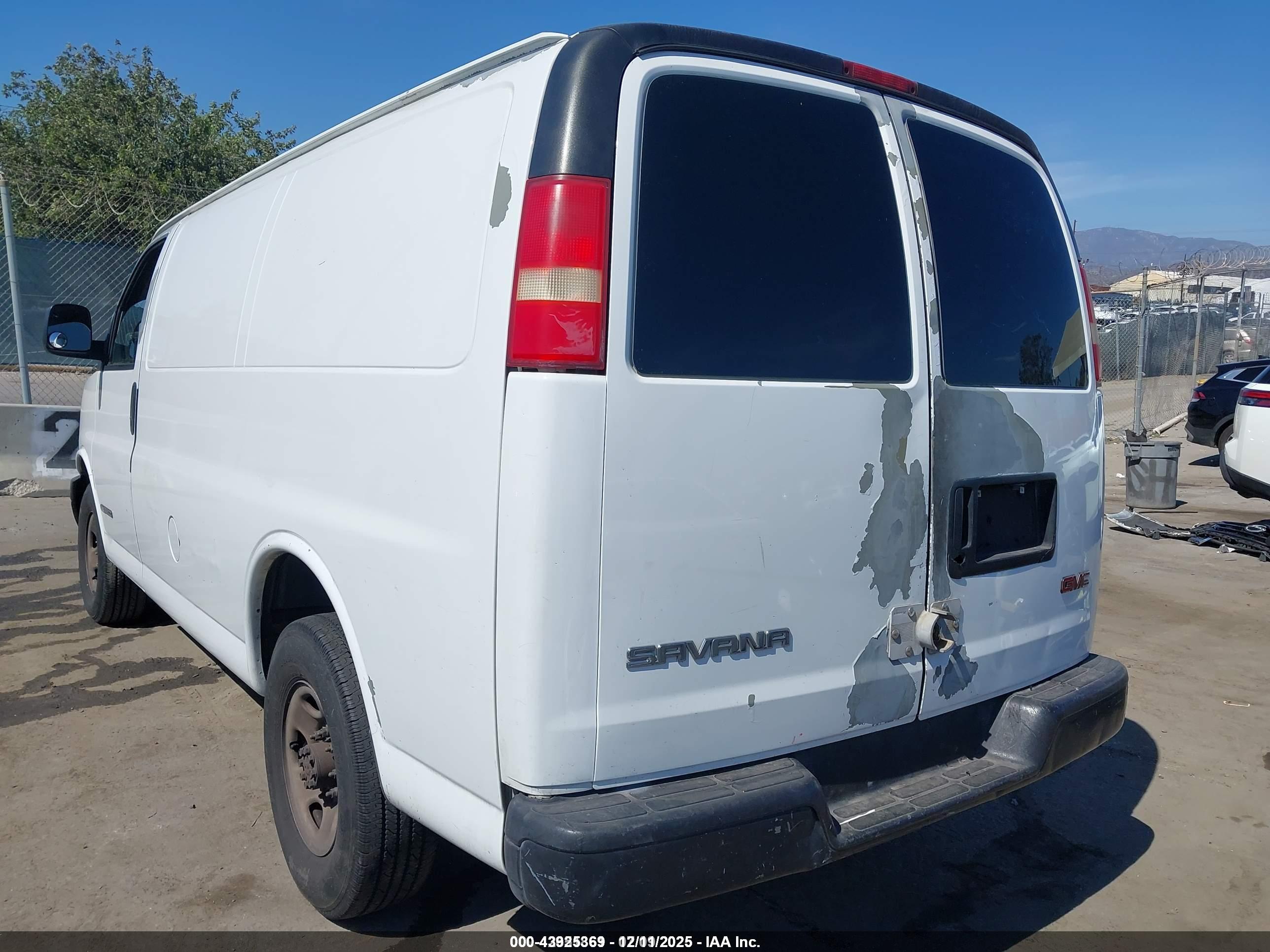 GMC SAVANA image 3
